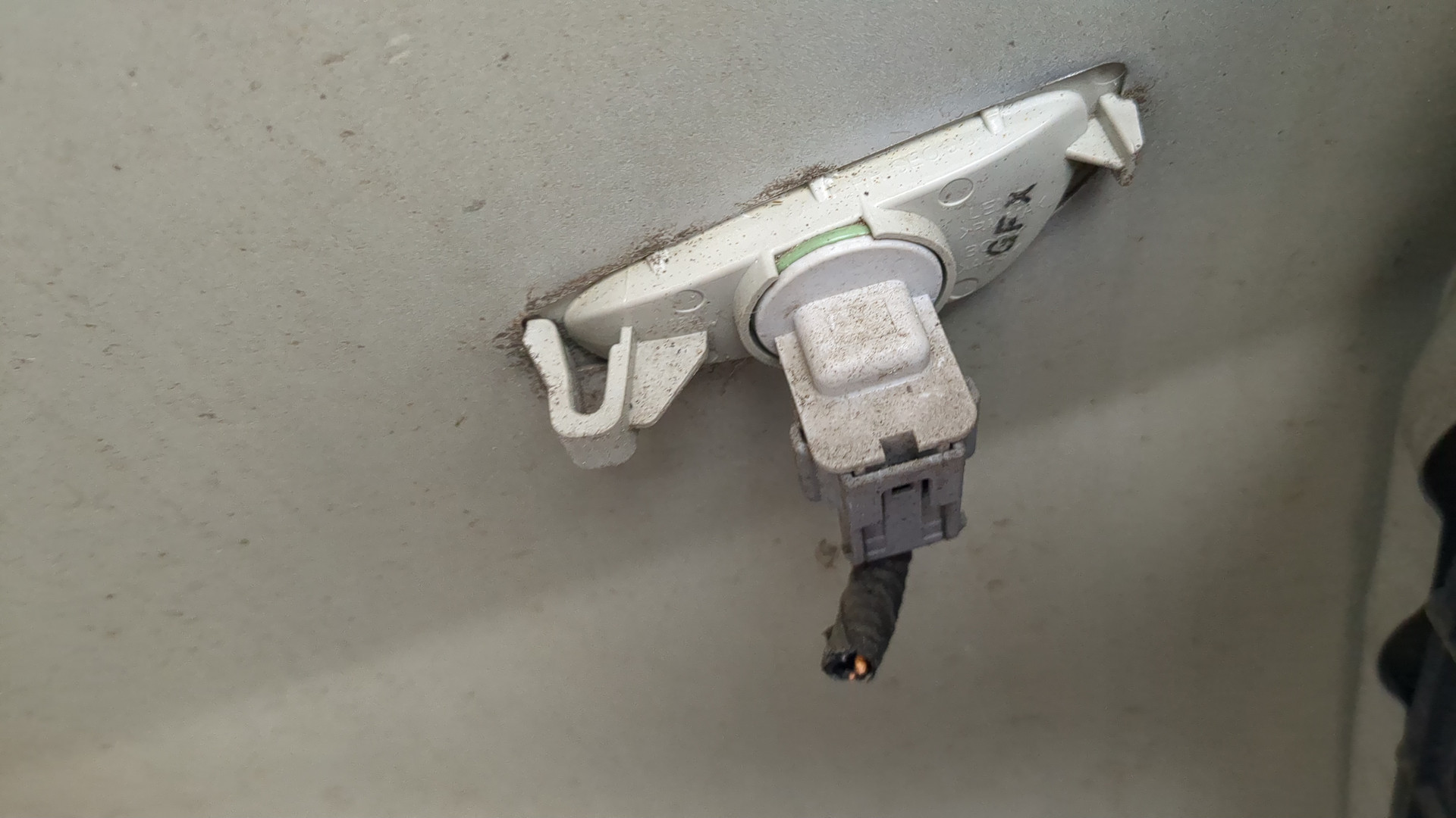 Крыло переднее правое