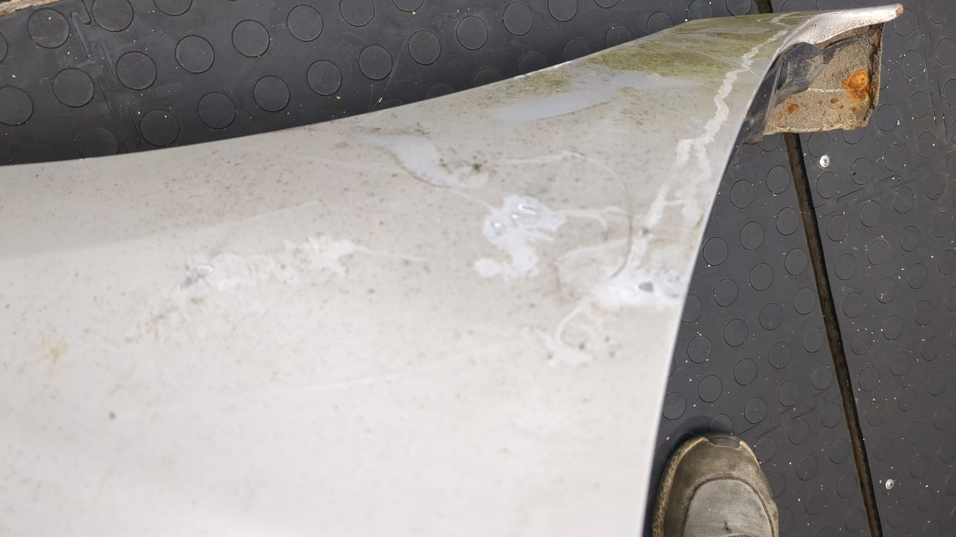 Крыло переднее правое