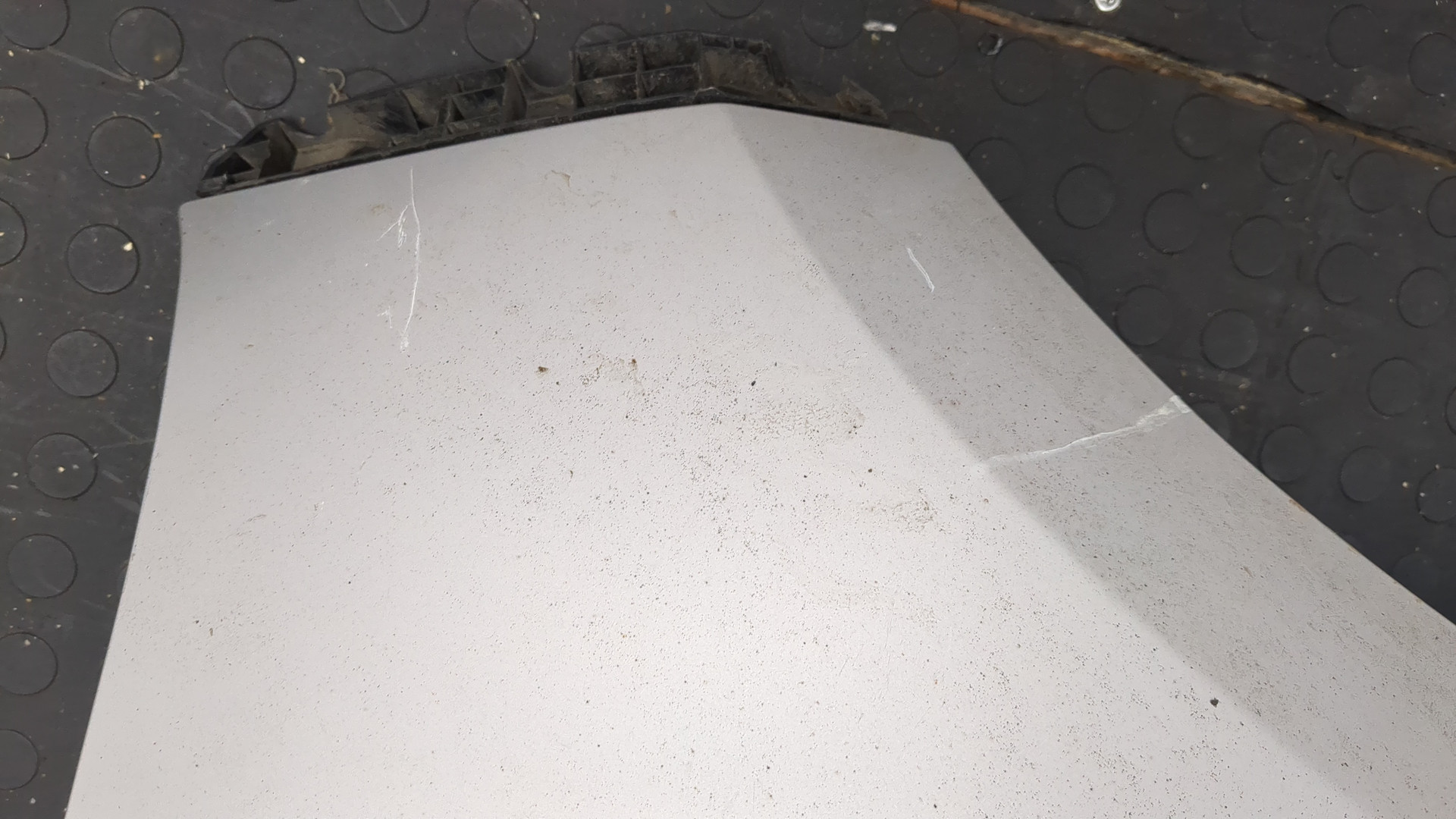 Крыло переднее правое