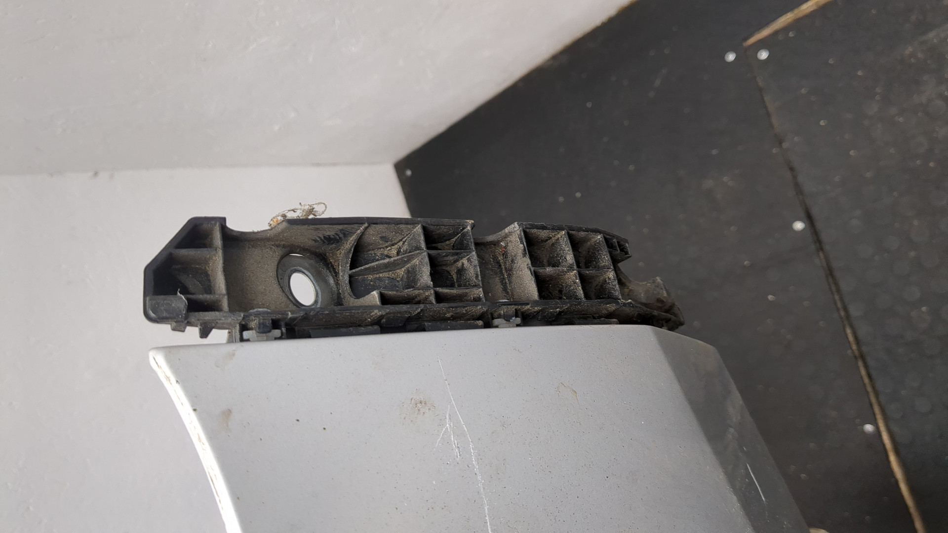 Крыло переднее правое