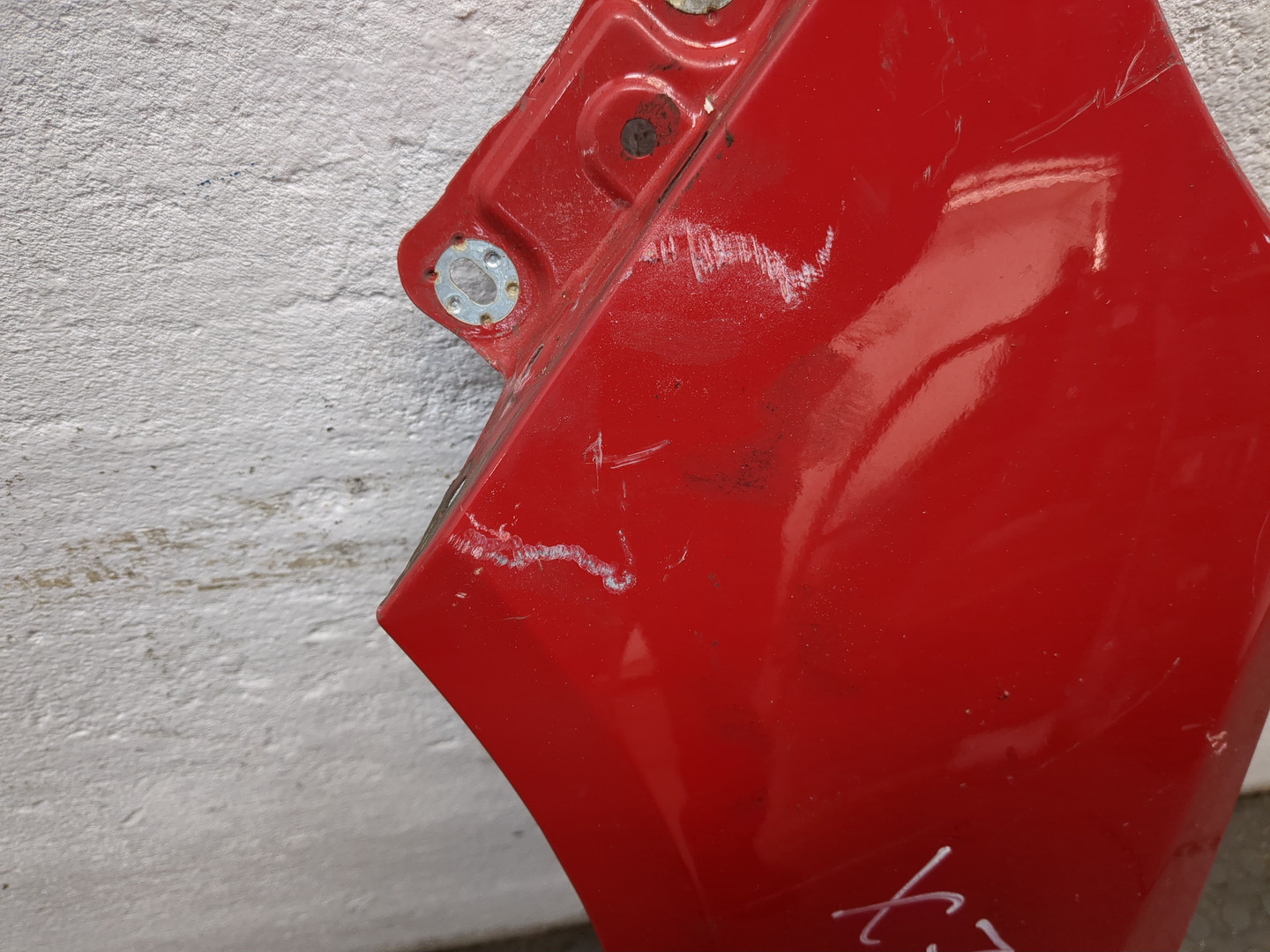 Крыло переднее левое