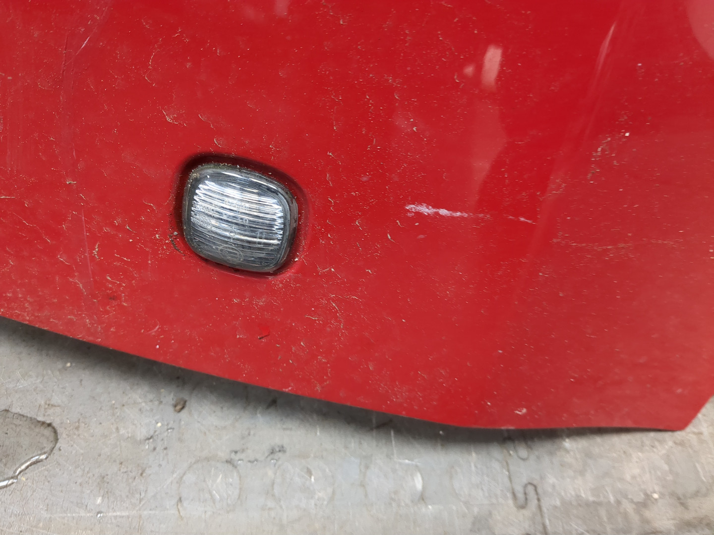 Крыло переднее левое