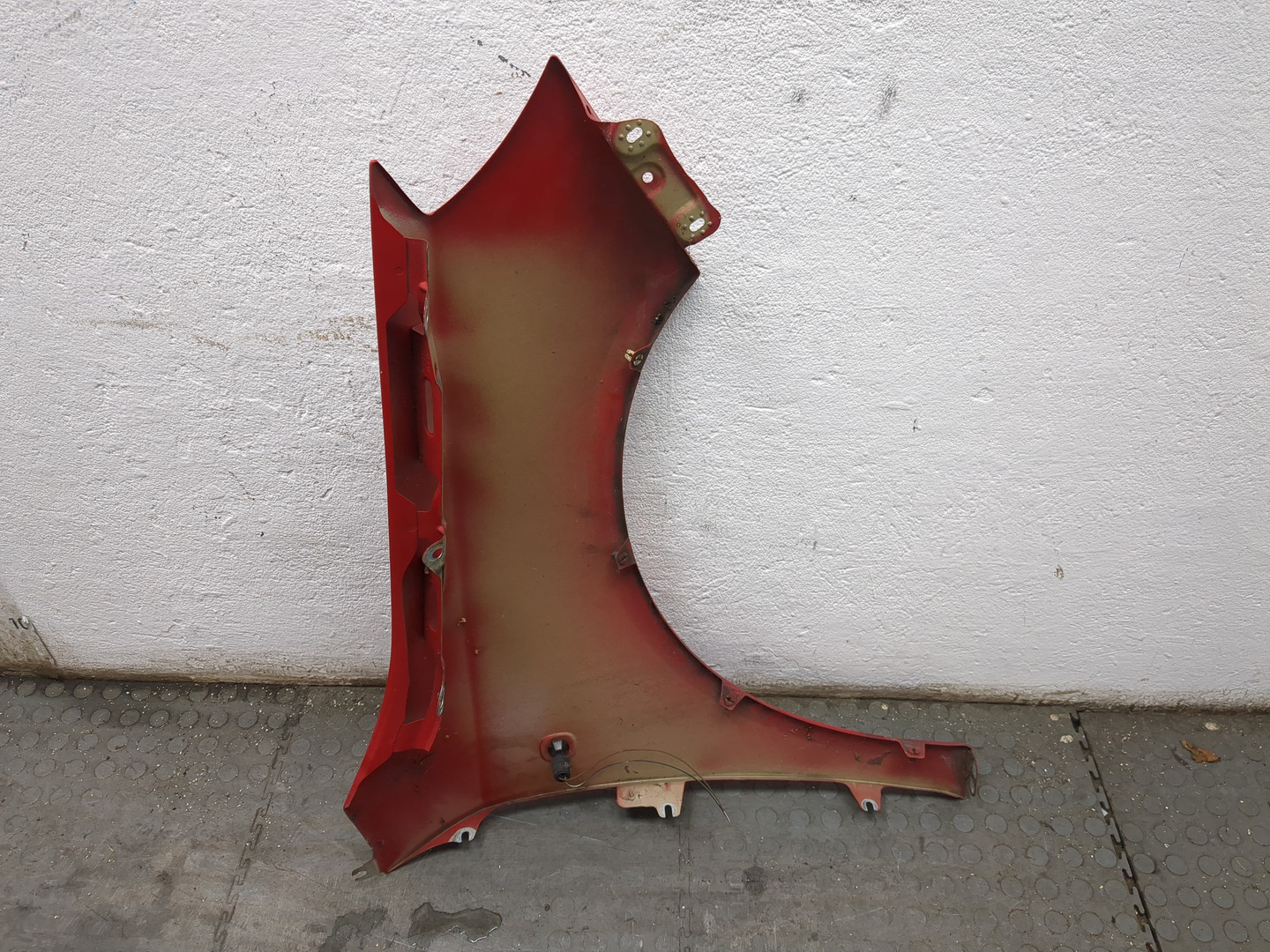 Крыло переднее левое