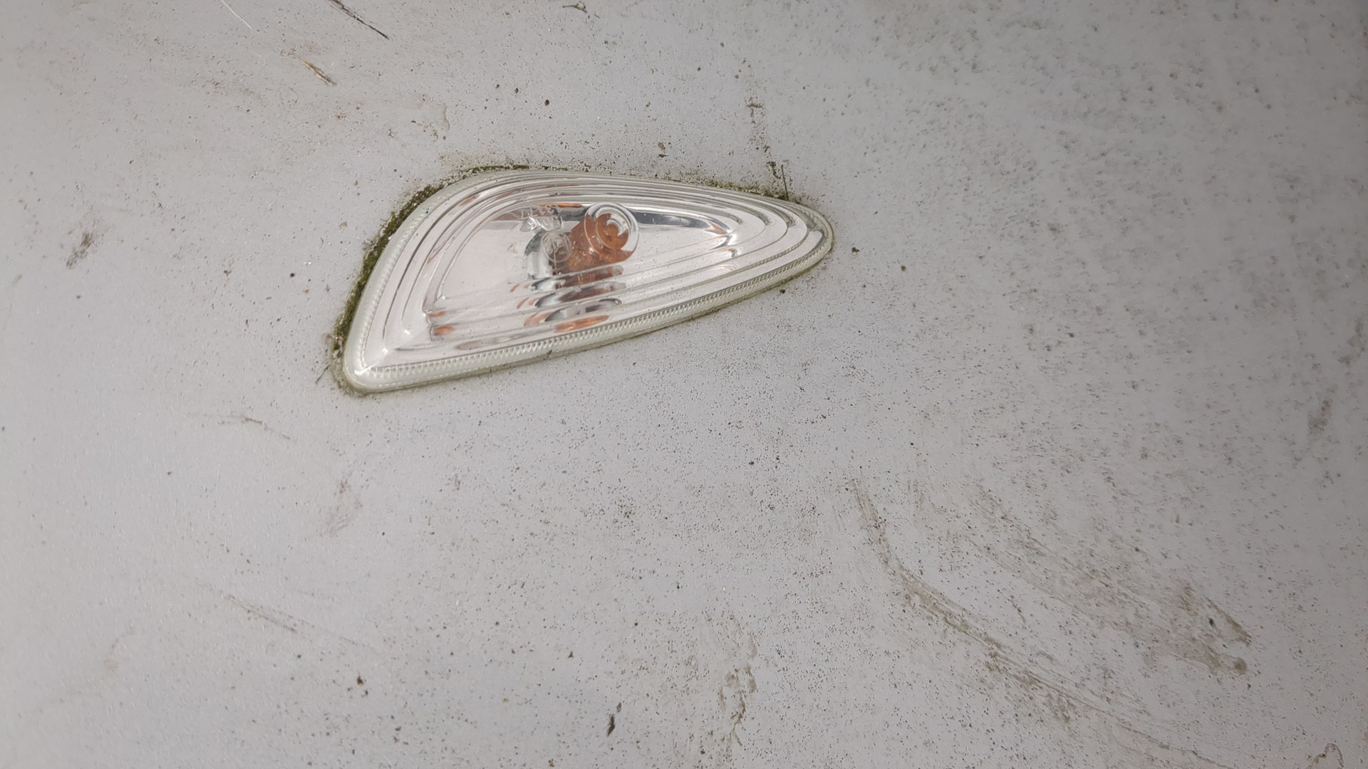 Крыло переднее левое