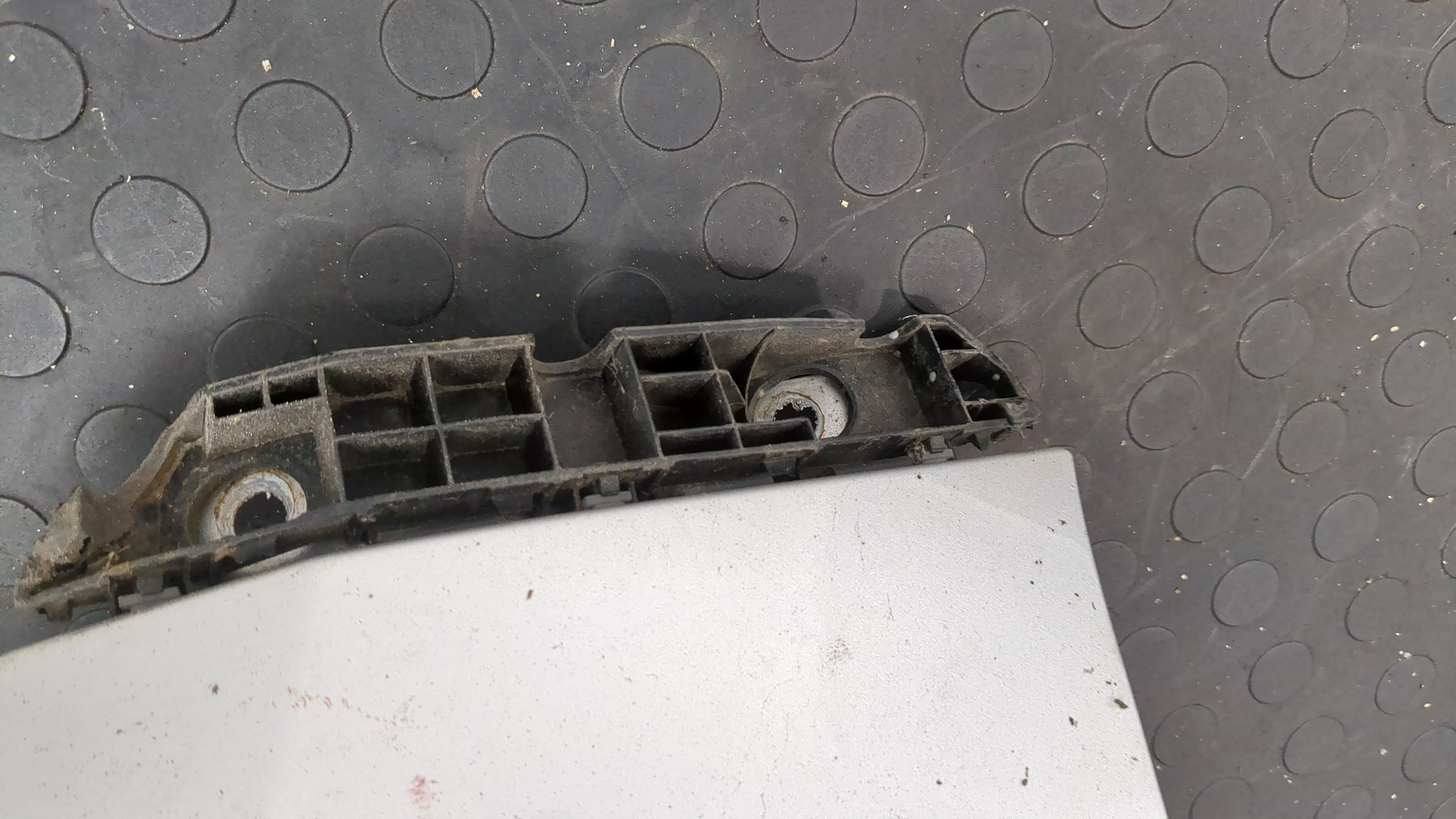 Крыло переднее левое