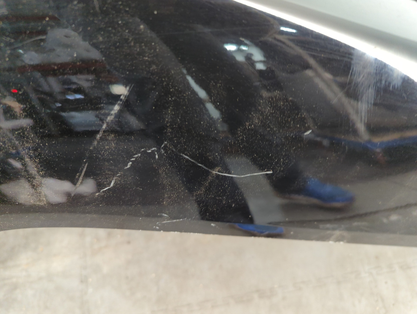 Крыло переднее правое