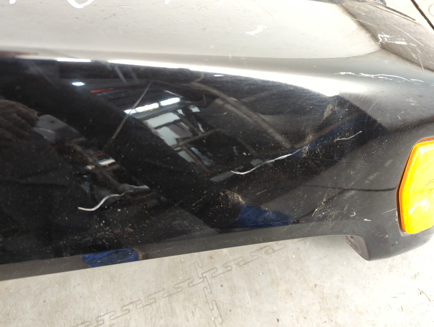 Крыло переднее правое