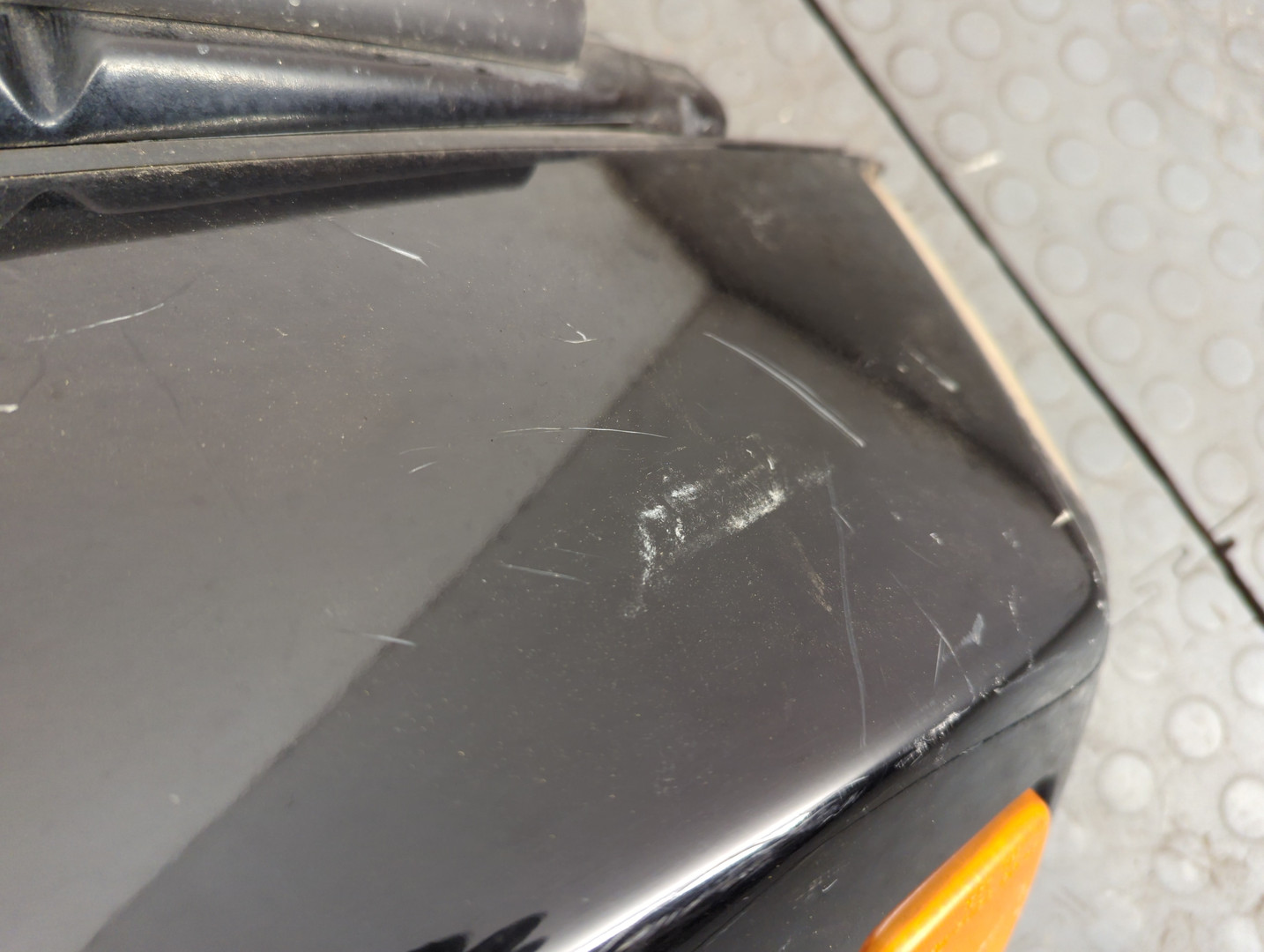 Крыло переднее правое