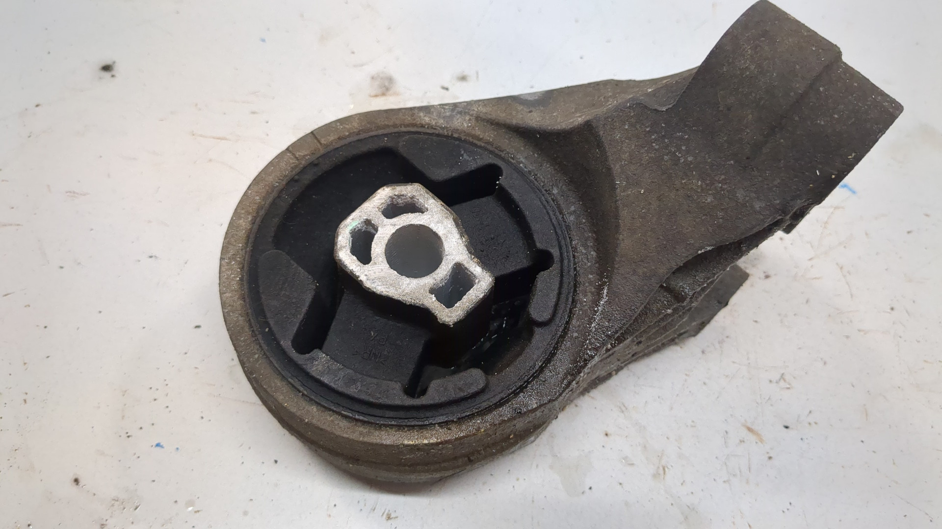 Опора двигателя