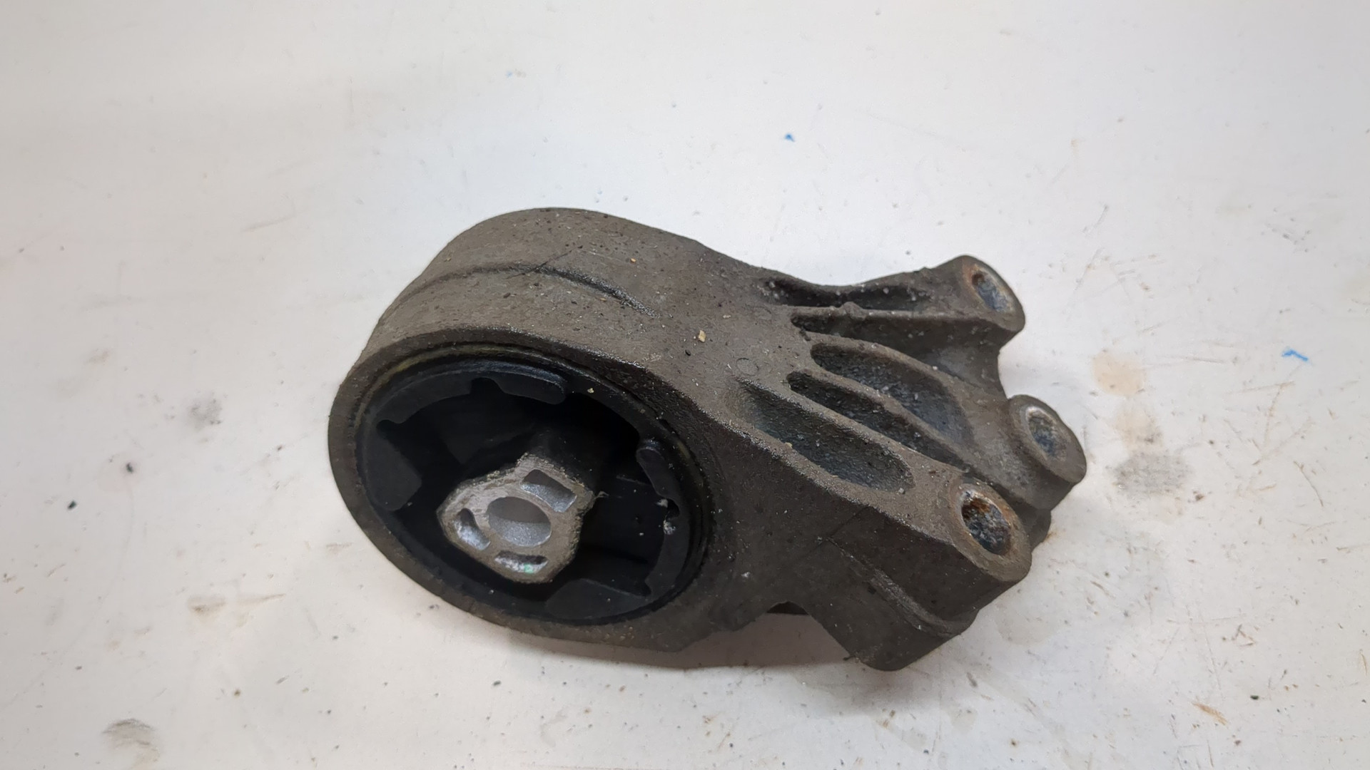 Опора двигателя