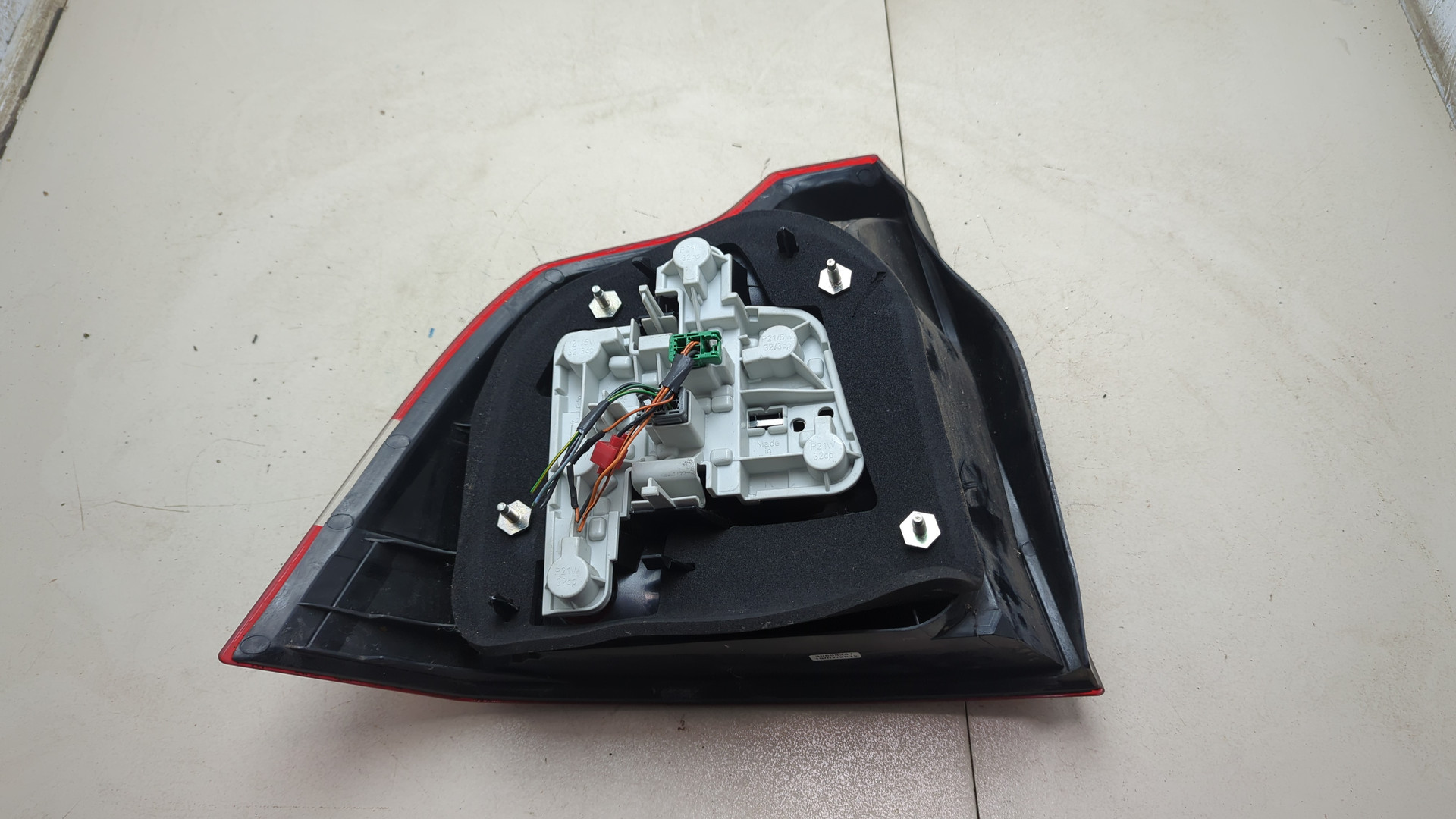 Фонарь задний правый