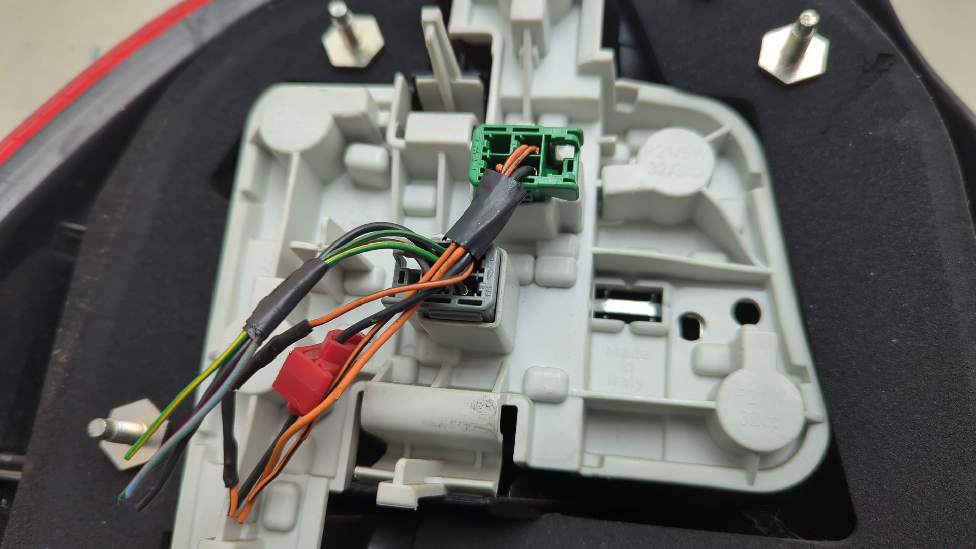 Фонарь задний правый