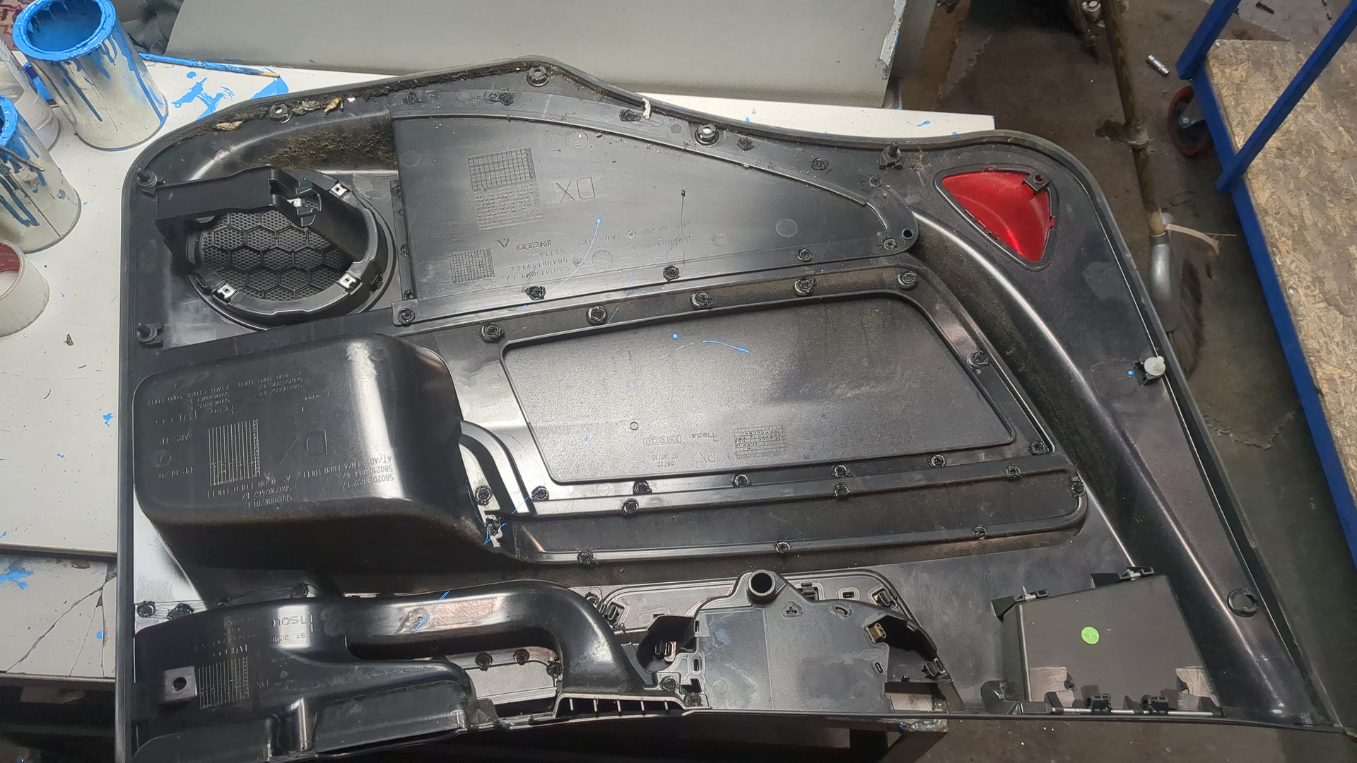 Обшивка двери передней правой