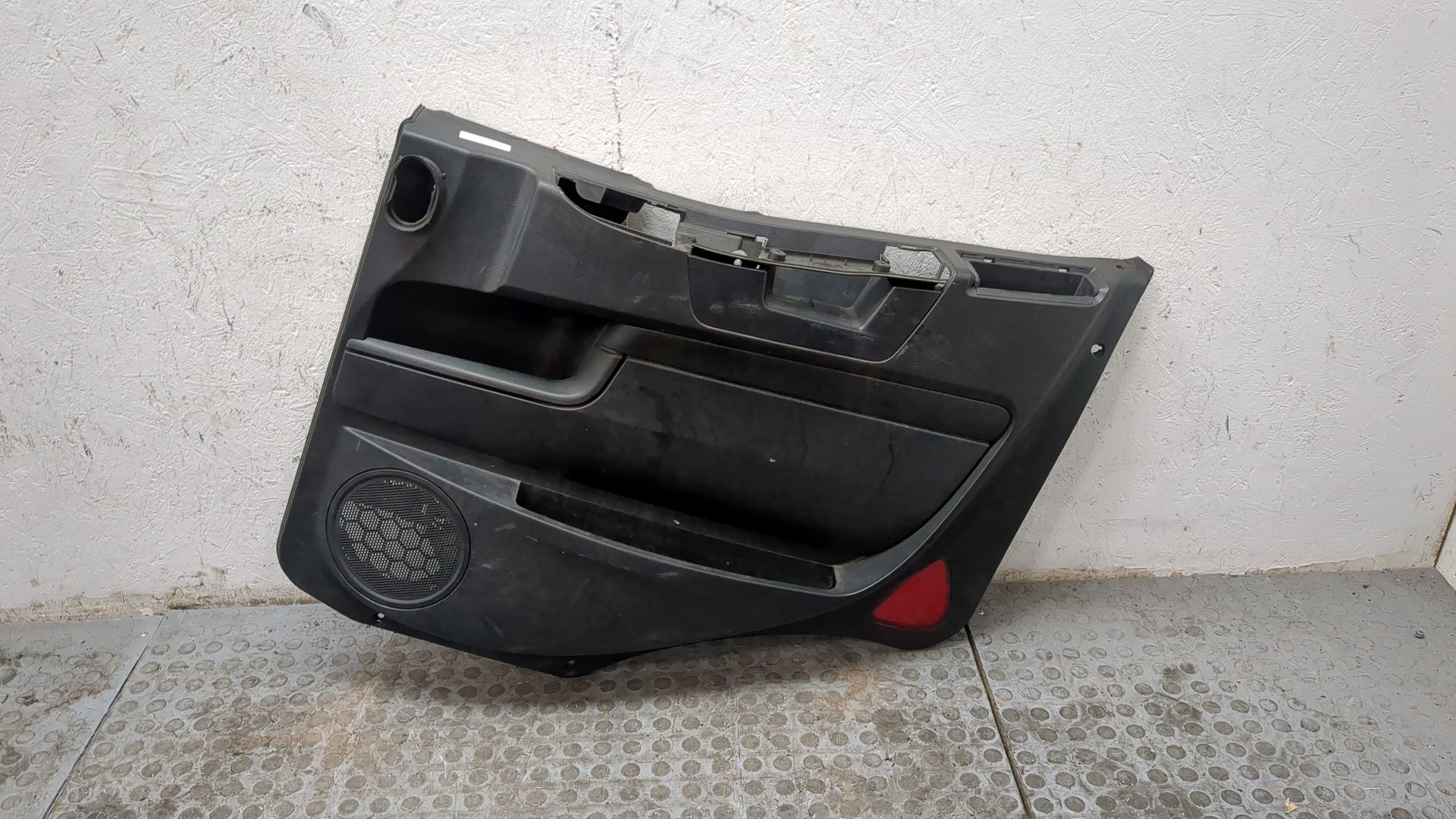 Обшивка двери передней правой