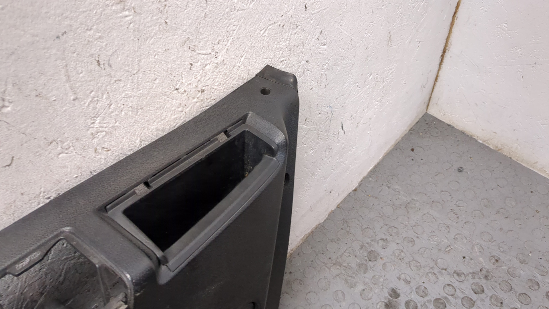 Обшивка двери передней правой