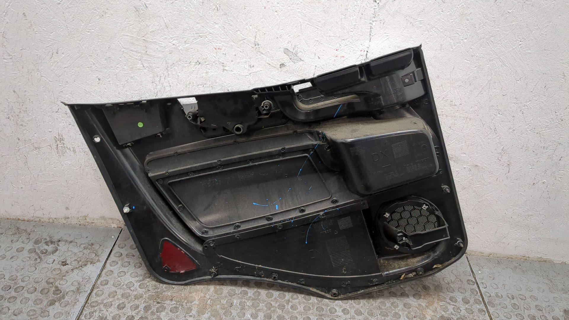 Обшивка двери передней правой