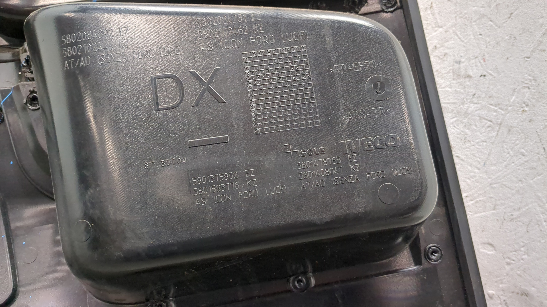 Обшивка двери передней правой