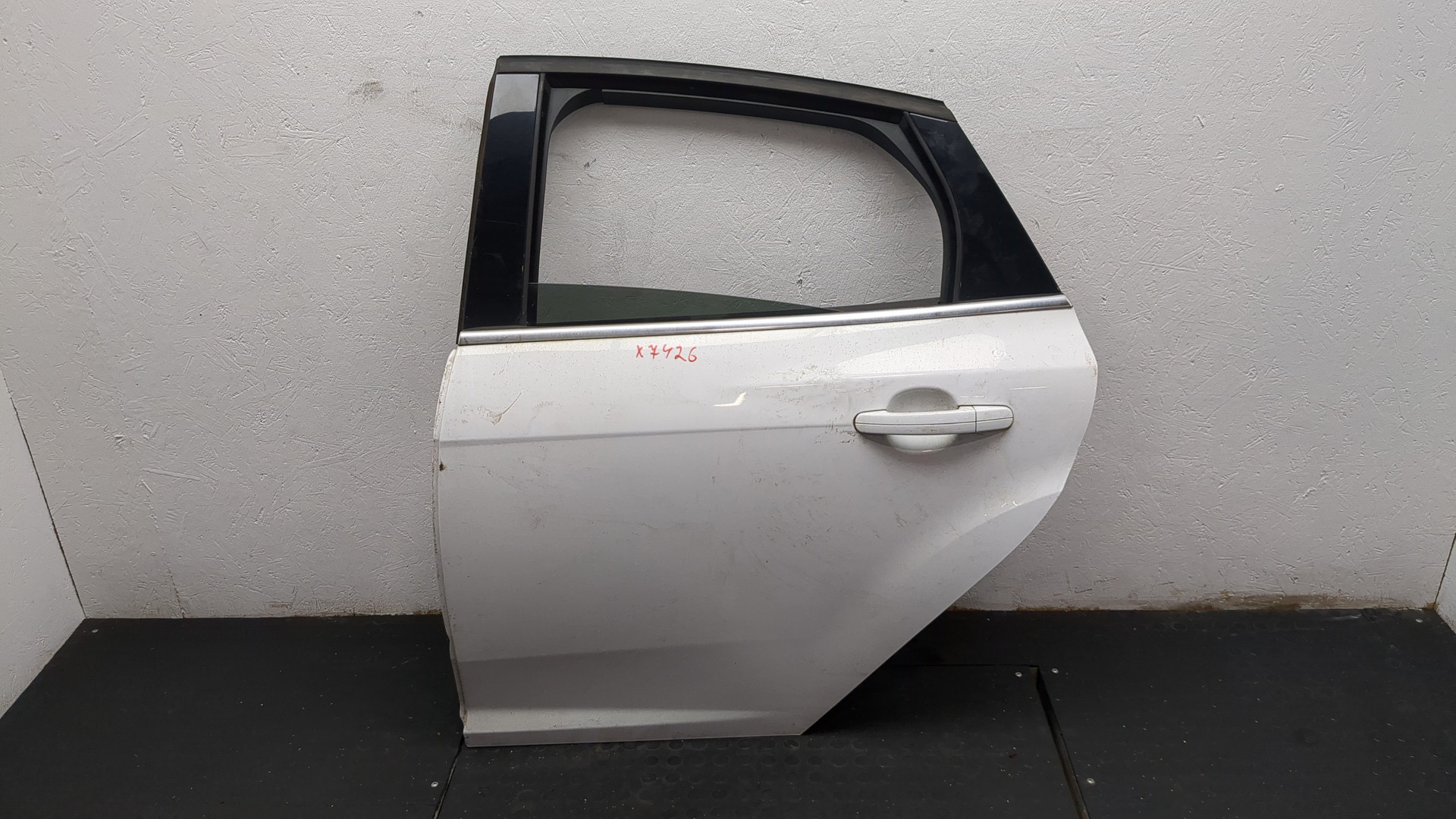 Дверь задняя левая