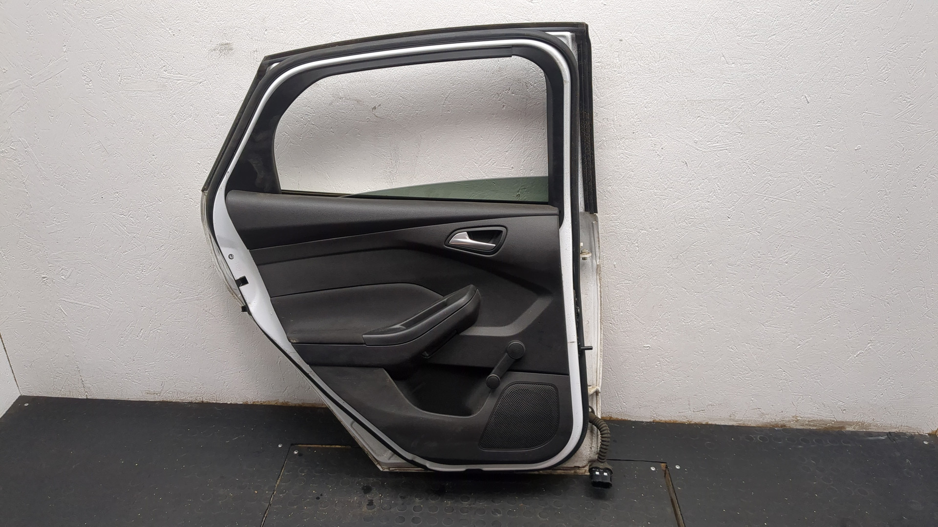 Дверь задняя левая