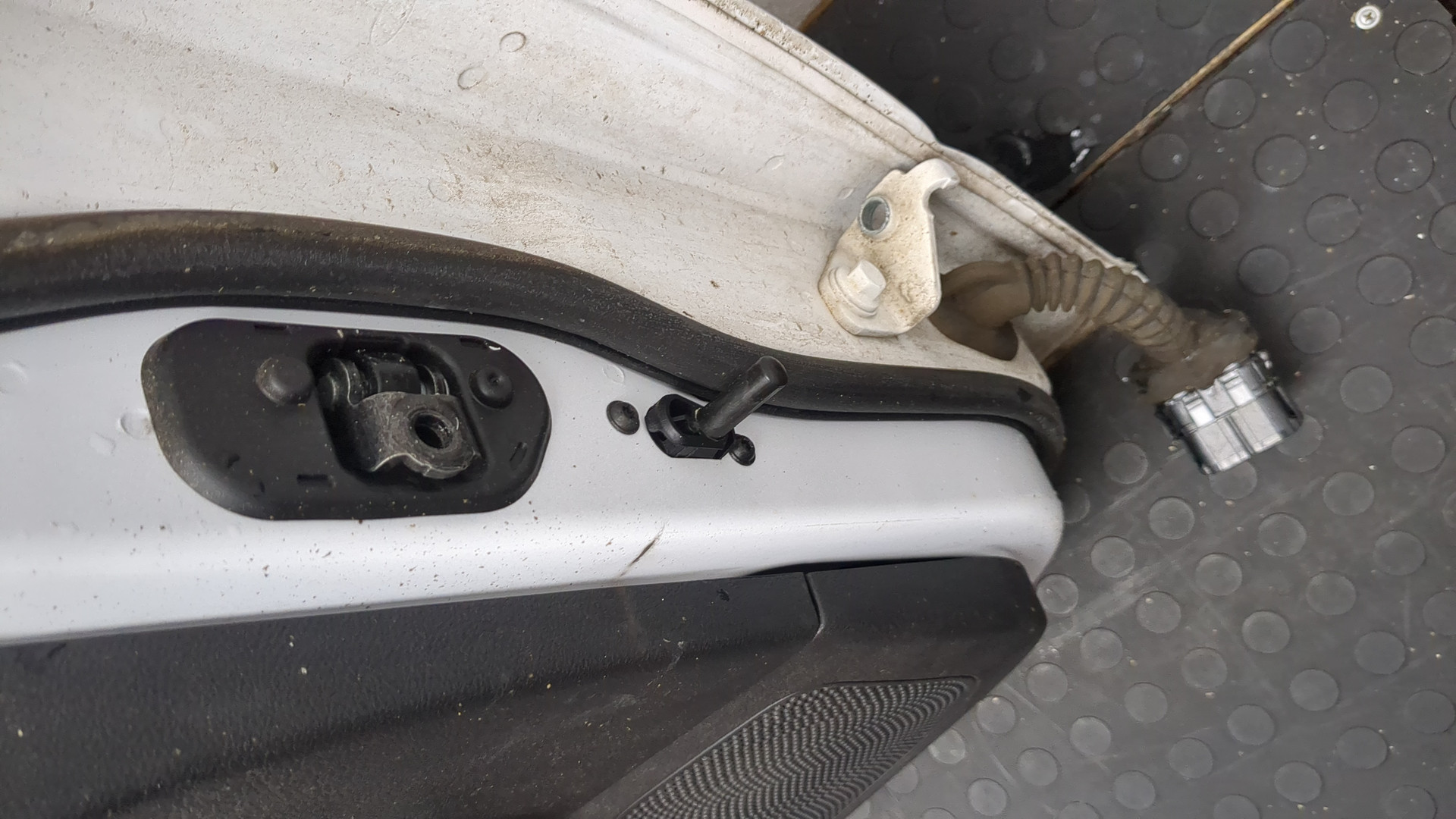 Дверь задняя левая