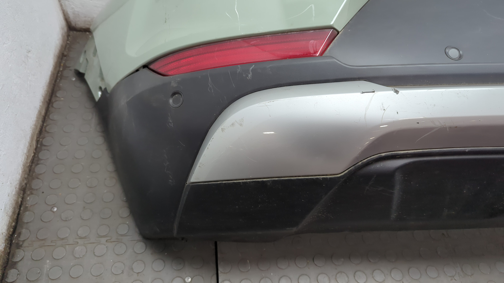 Бампер задний