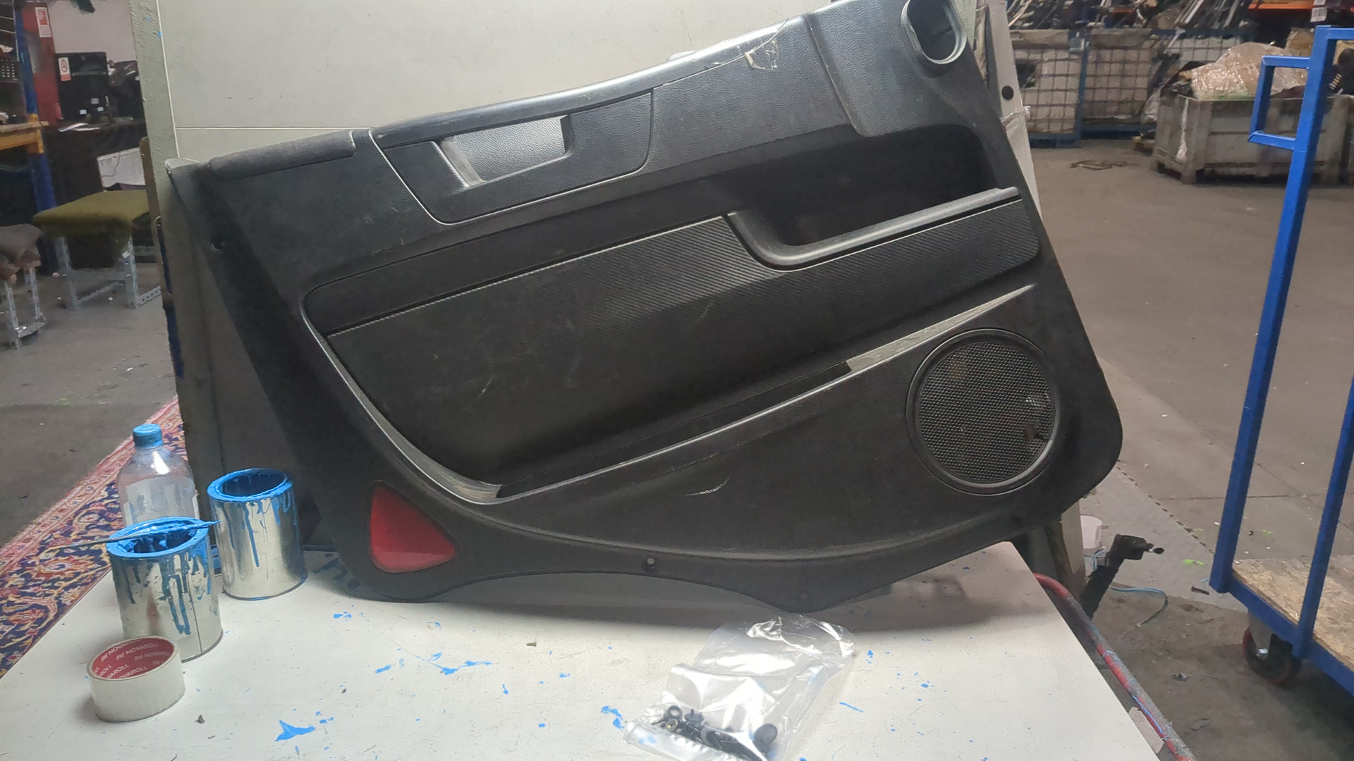 Обшивка двери передней левой