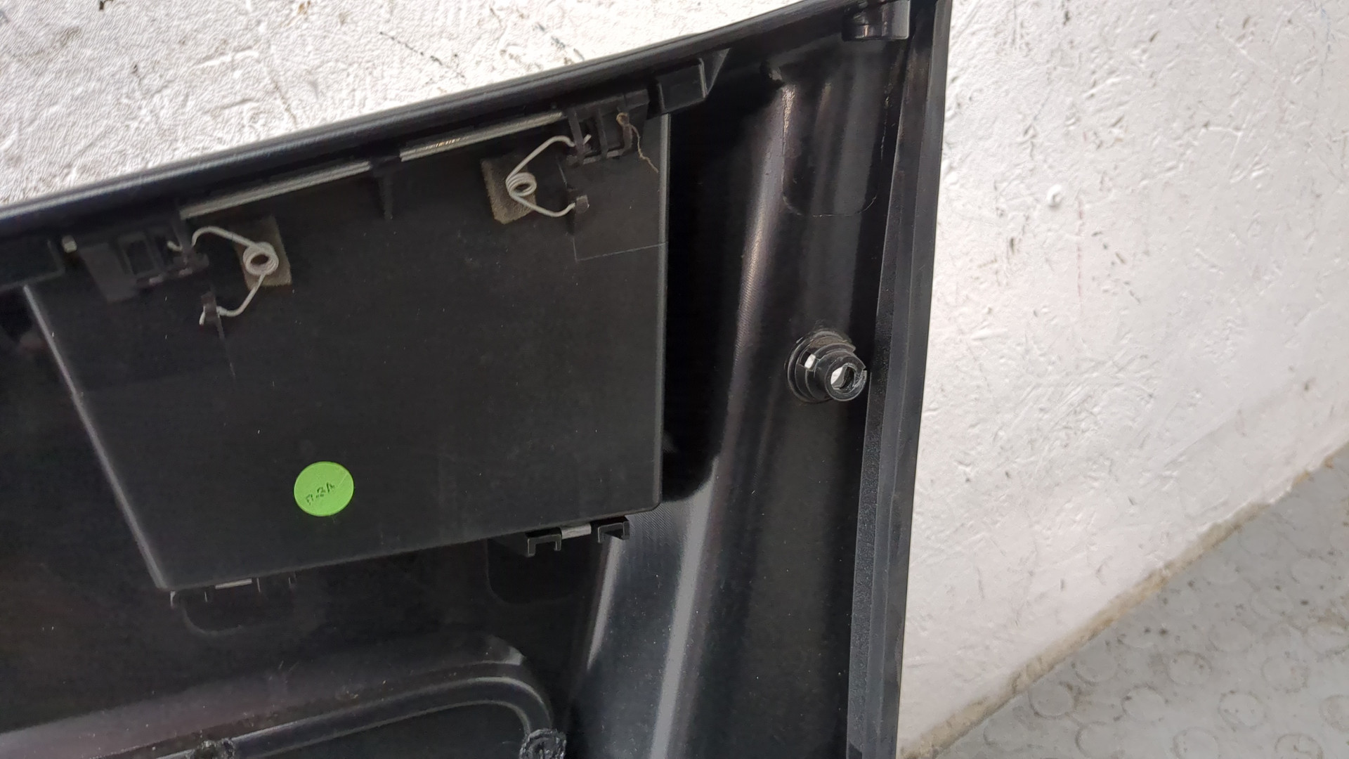 Обшивка двери передней левой