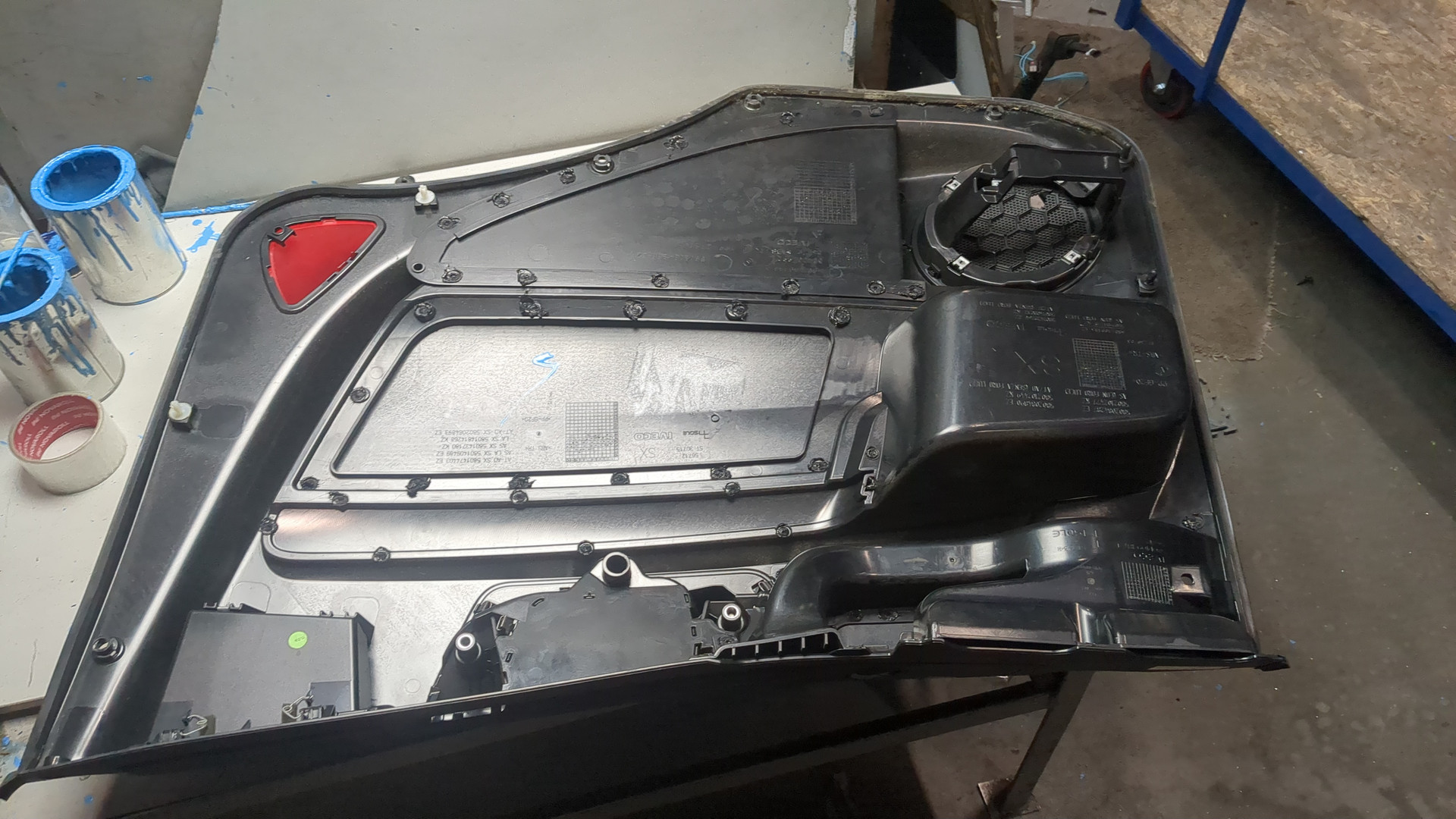 Обшивка двери передней левой