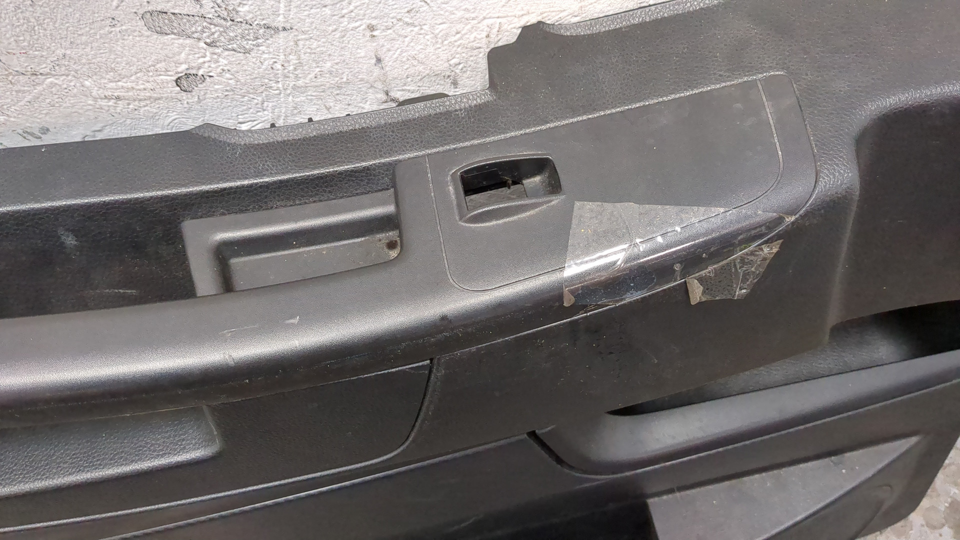 Обшивка двери передней левой