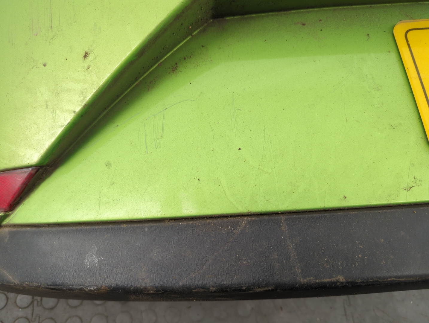 Бампер задний