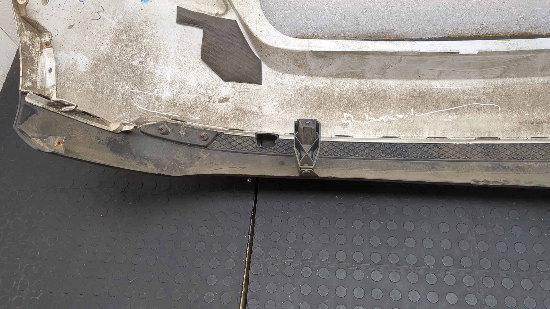 Бампер задний