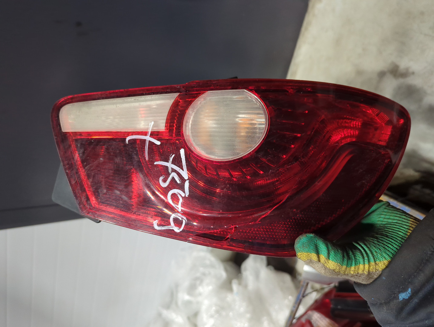 Фонарь задний правый