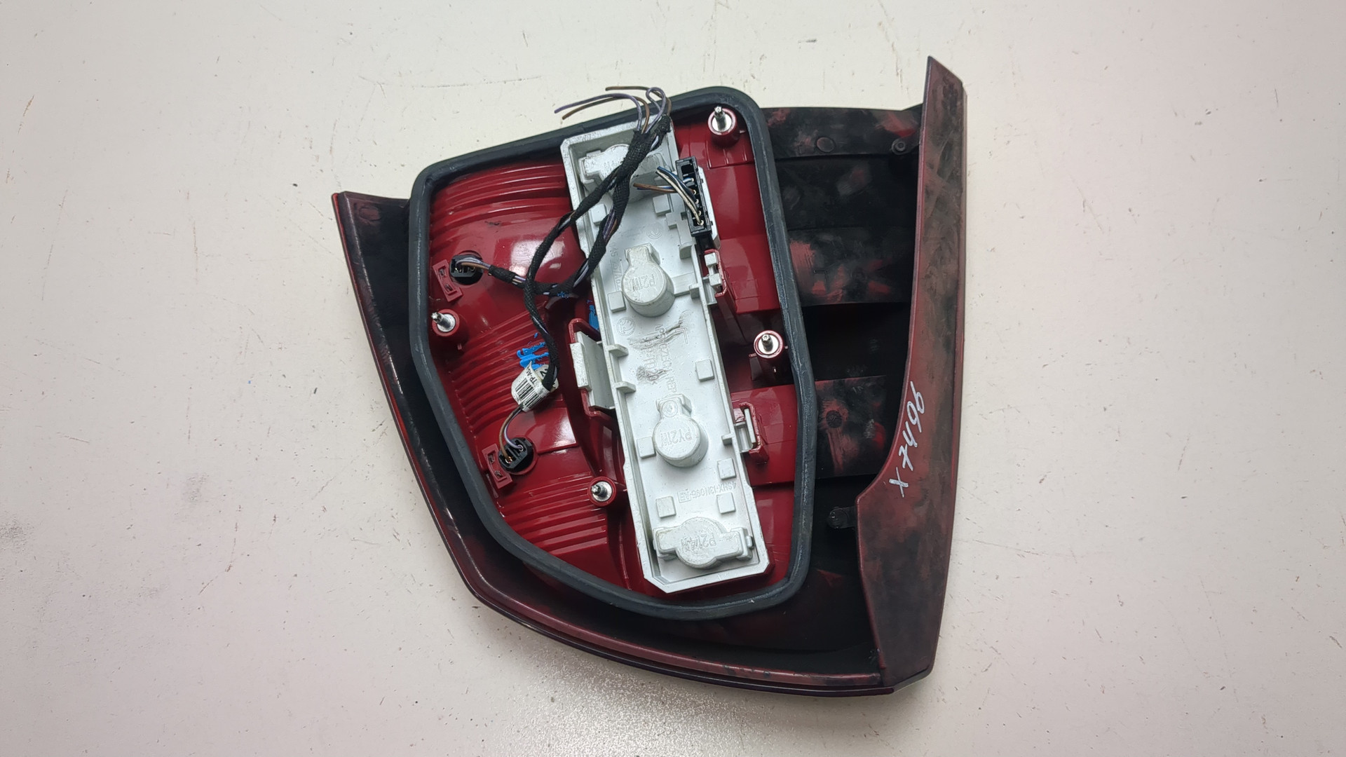 Фонарь задний левый