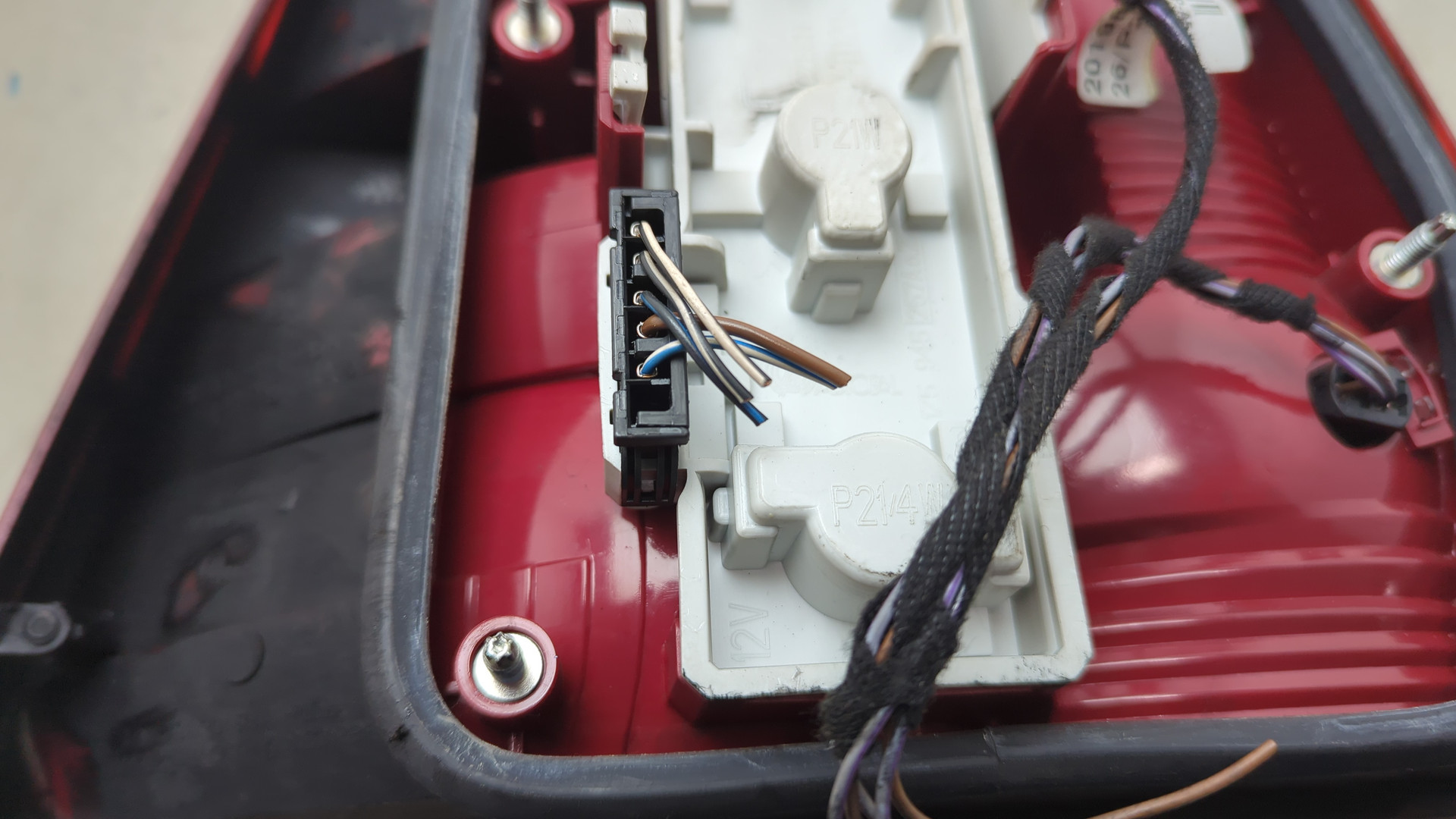 Фонарь задний левый