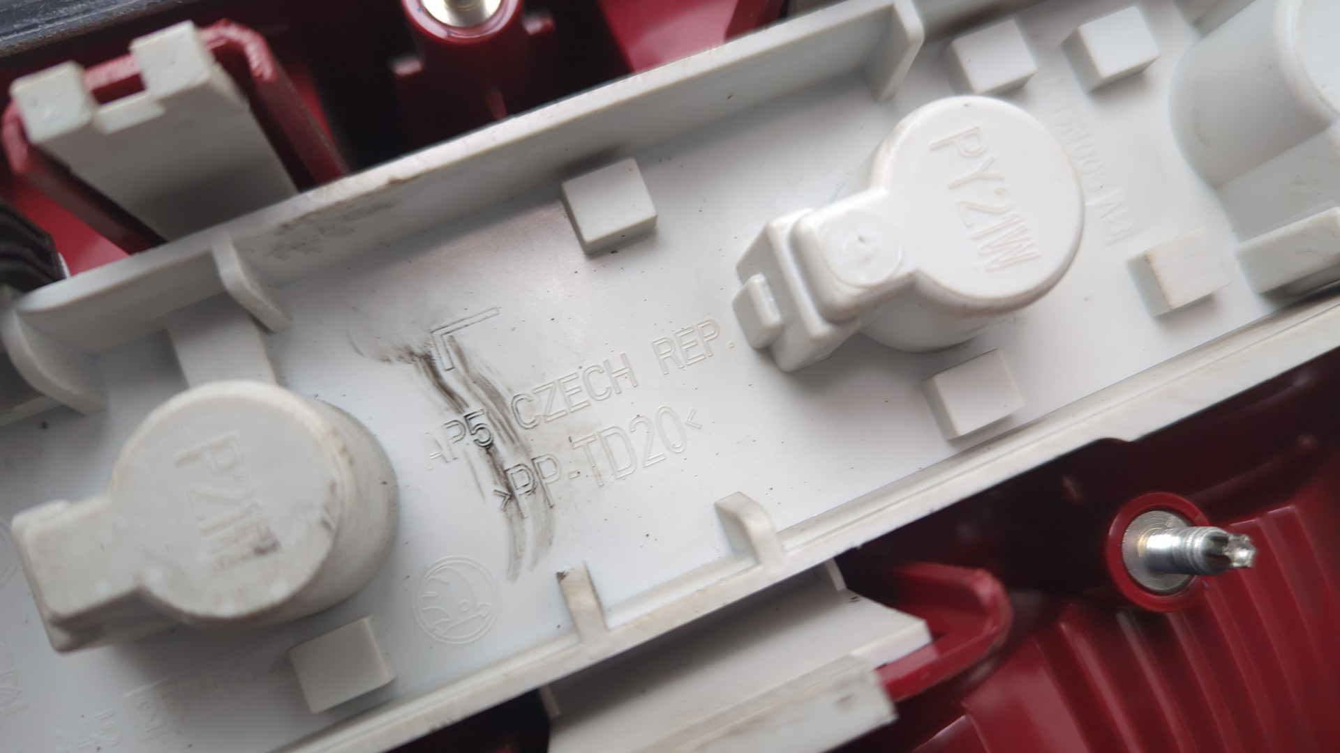 Фонарь задний левый