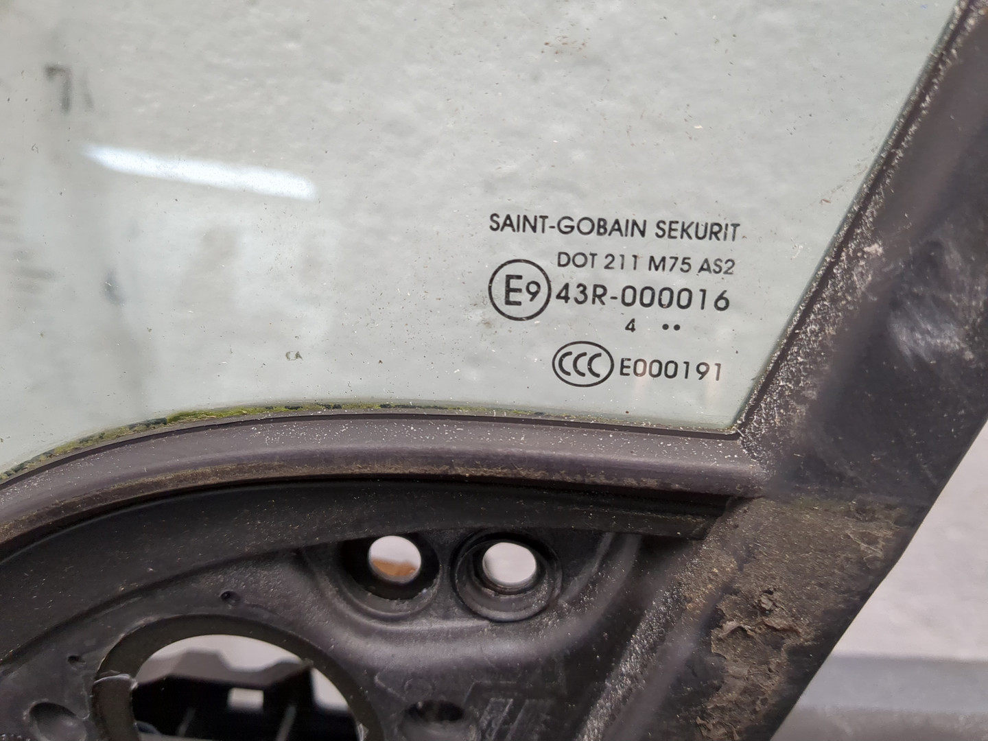 Дверь передняя левая