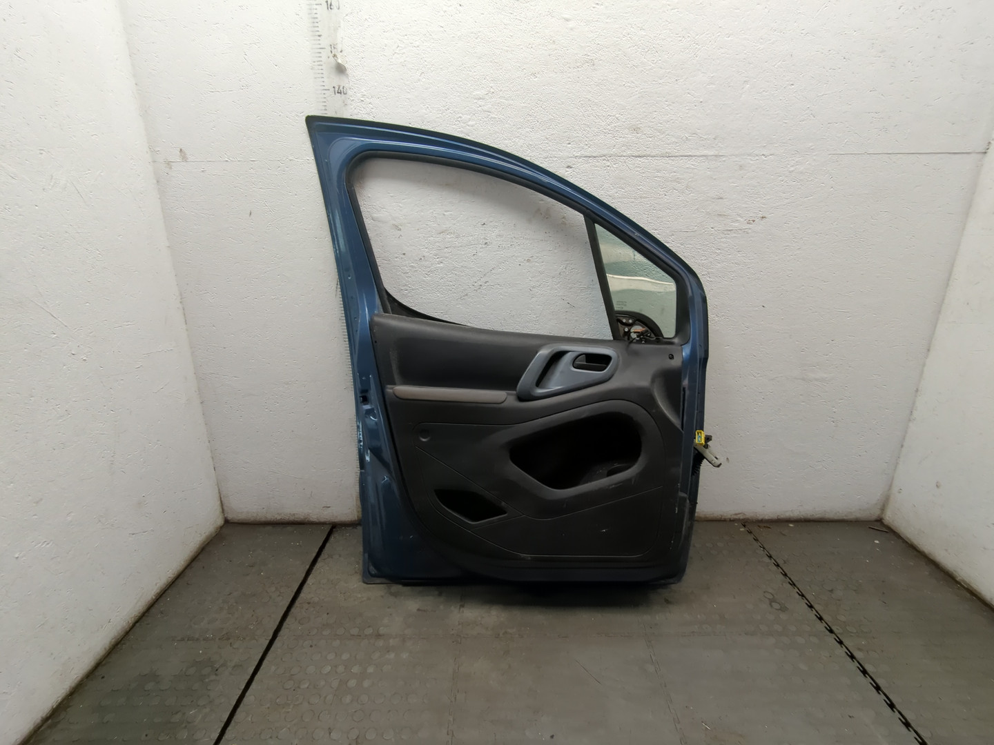 Дверь передняя левая