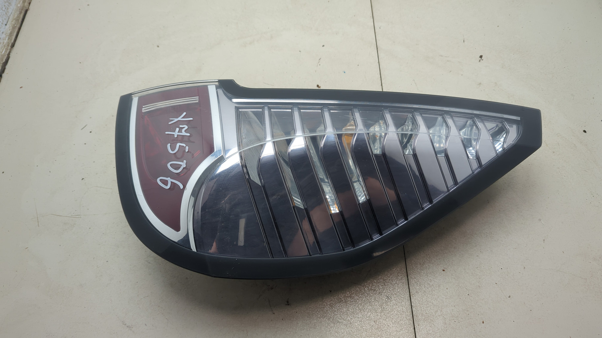 Фонарь задний правый