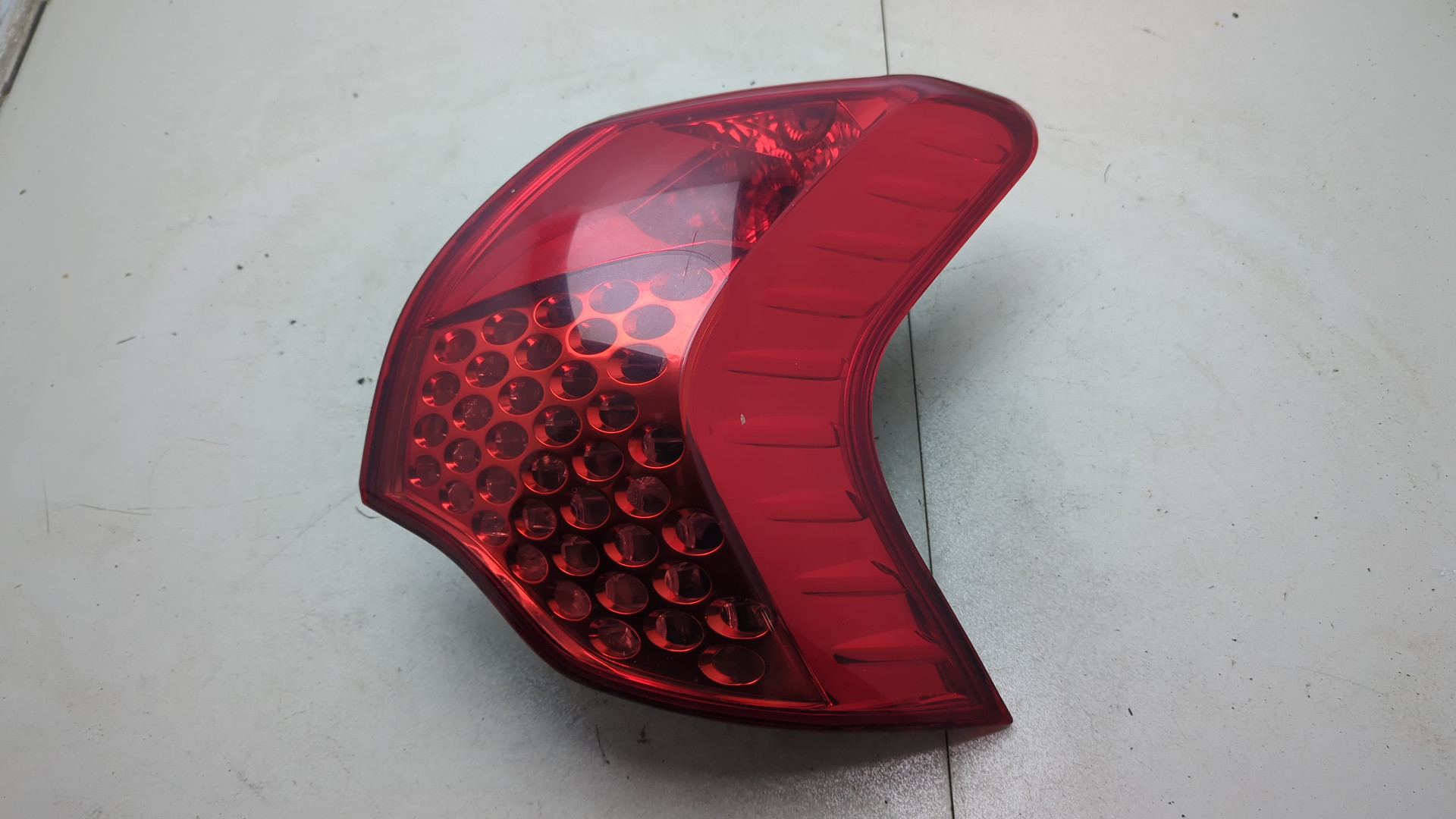 Фонарь задний правый