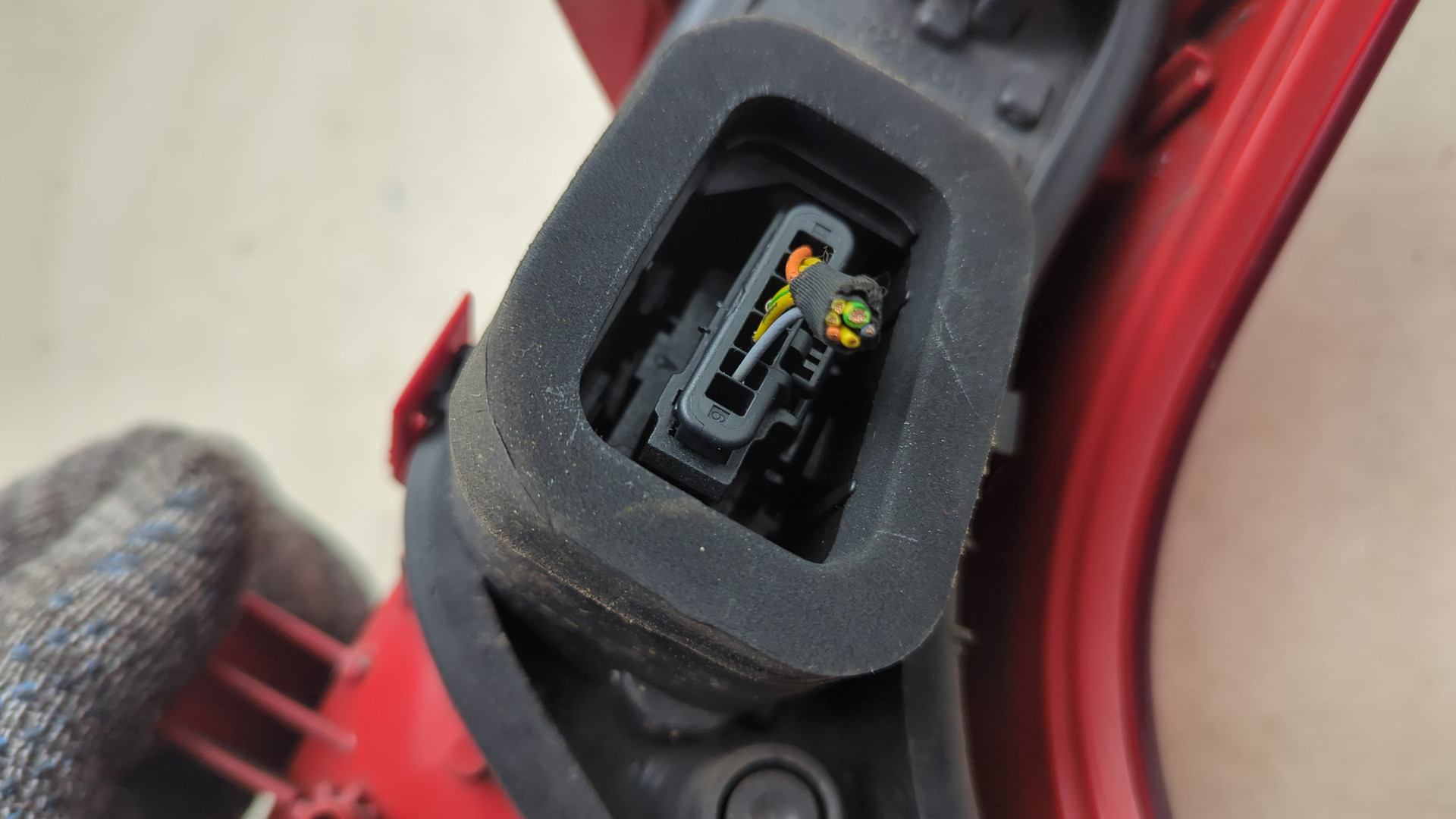 Фонарь задний левый