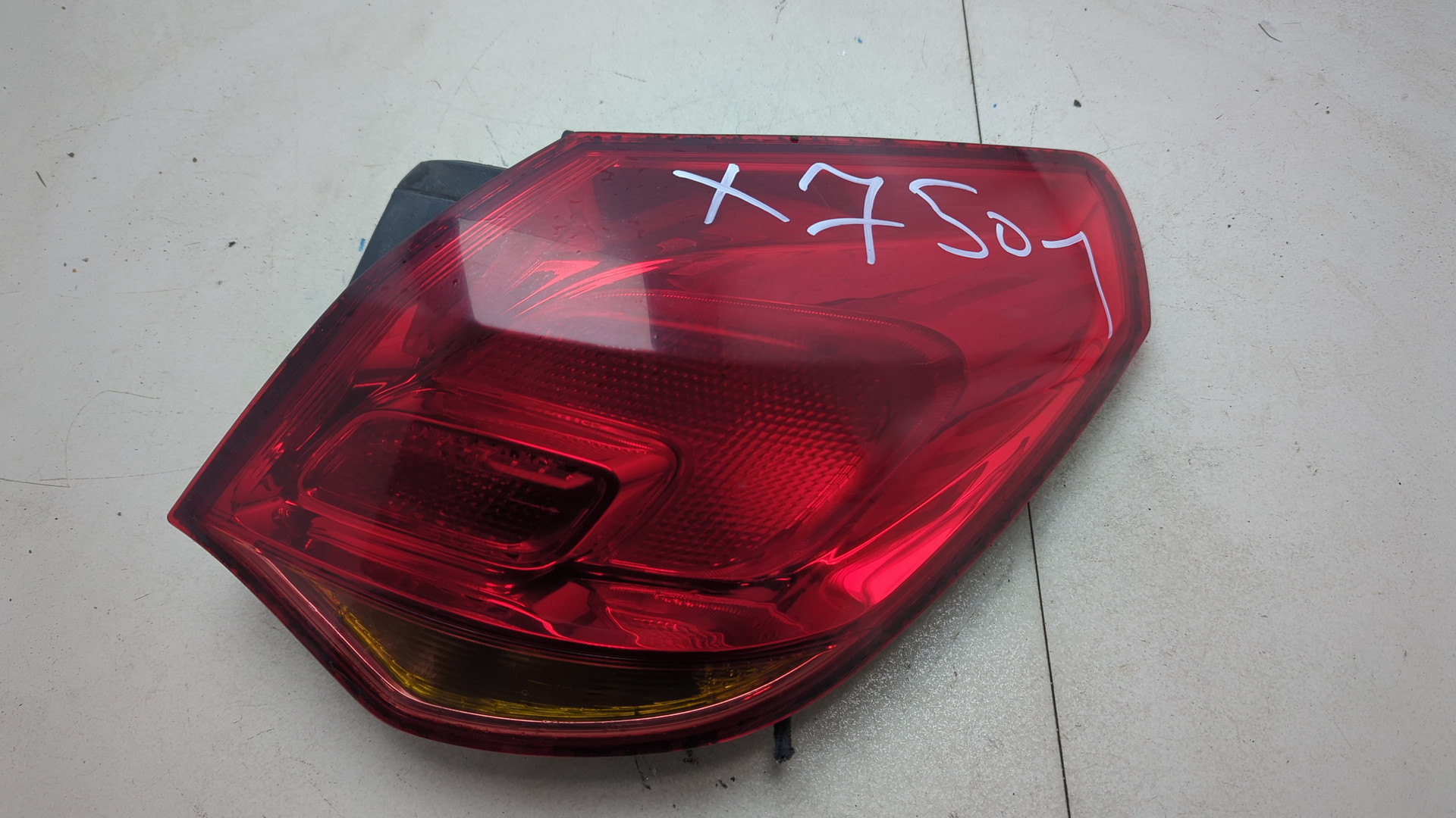 Фонарь задний правый