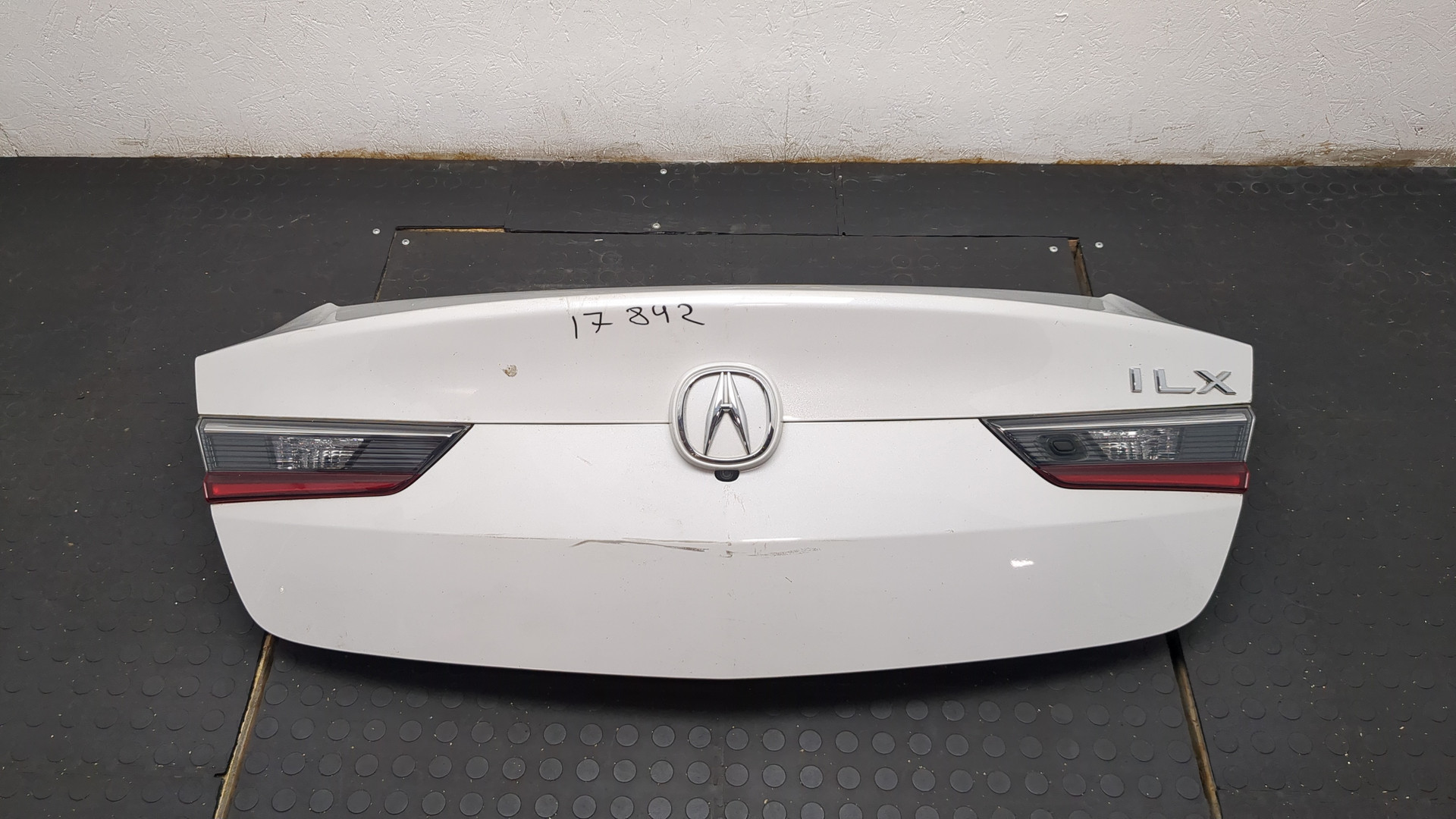 Дверь багажника