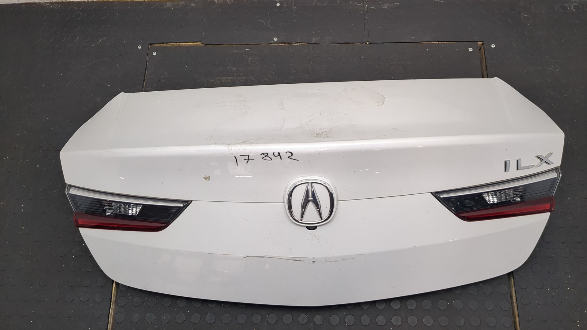 Дверь багажника