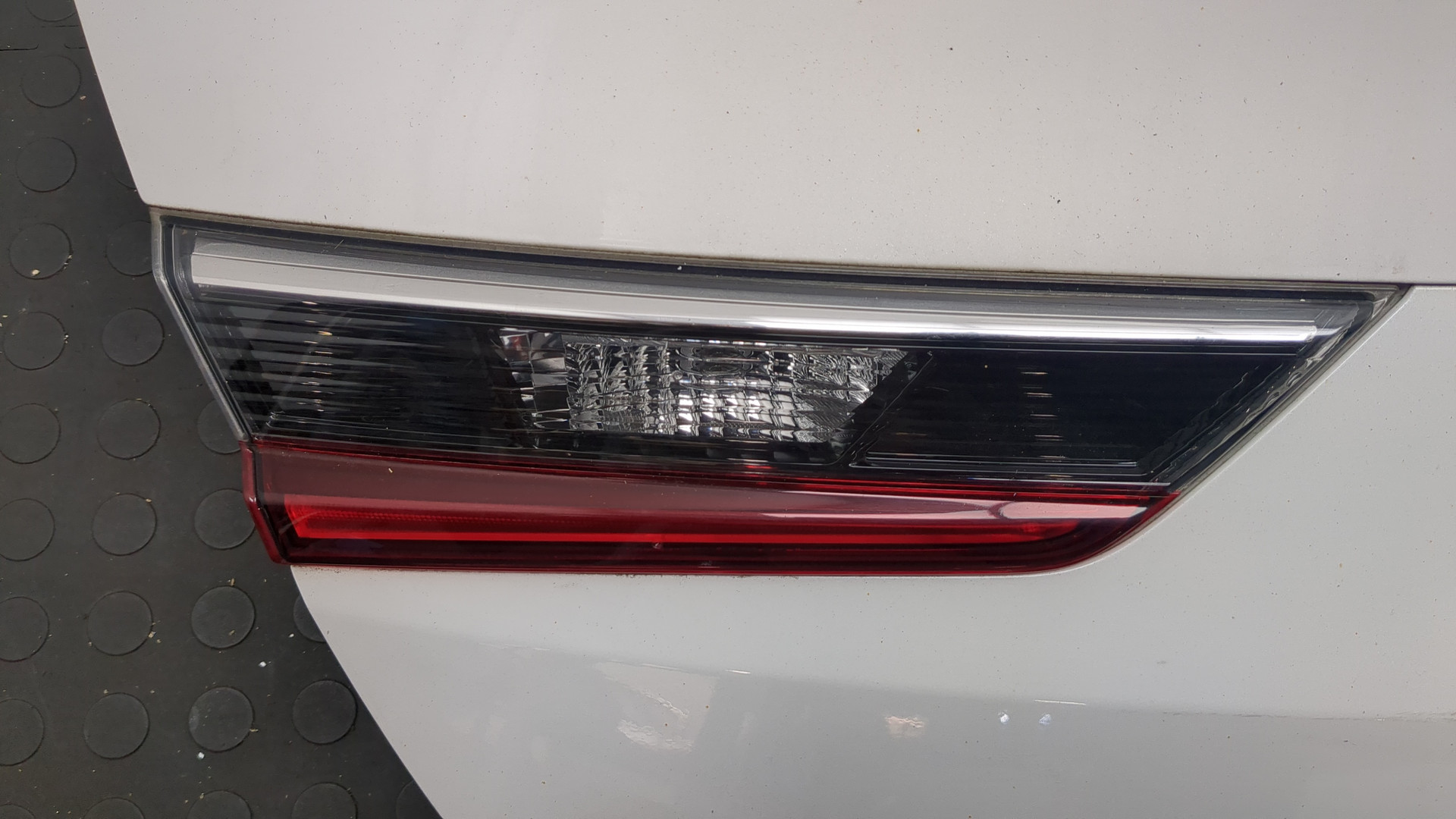 Дверь багажника