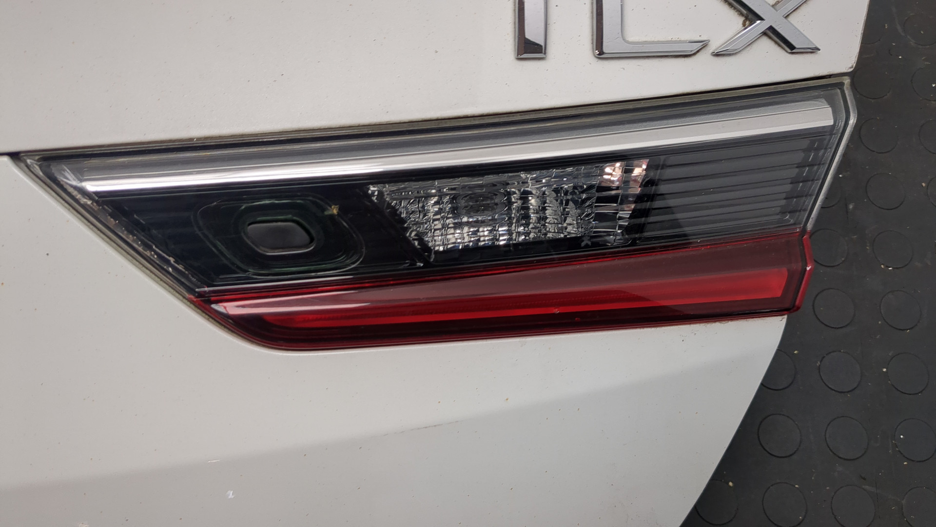 Дверь багажника