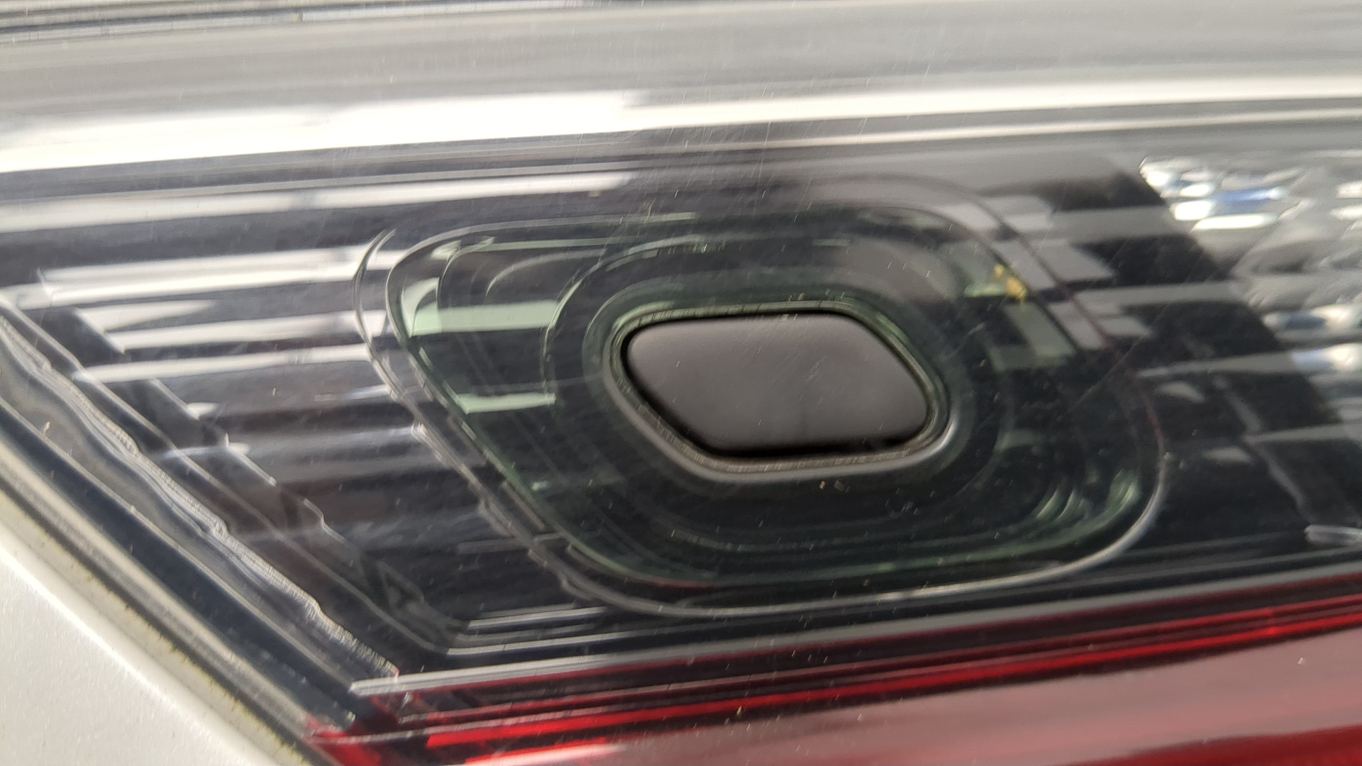 Дверь багажника