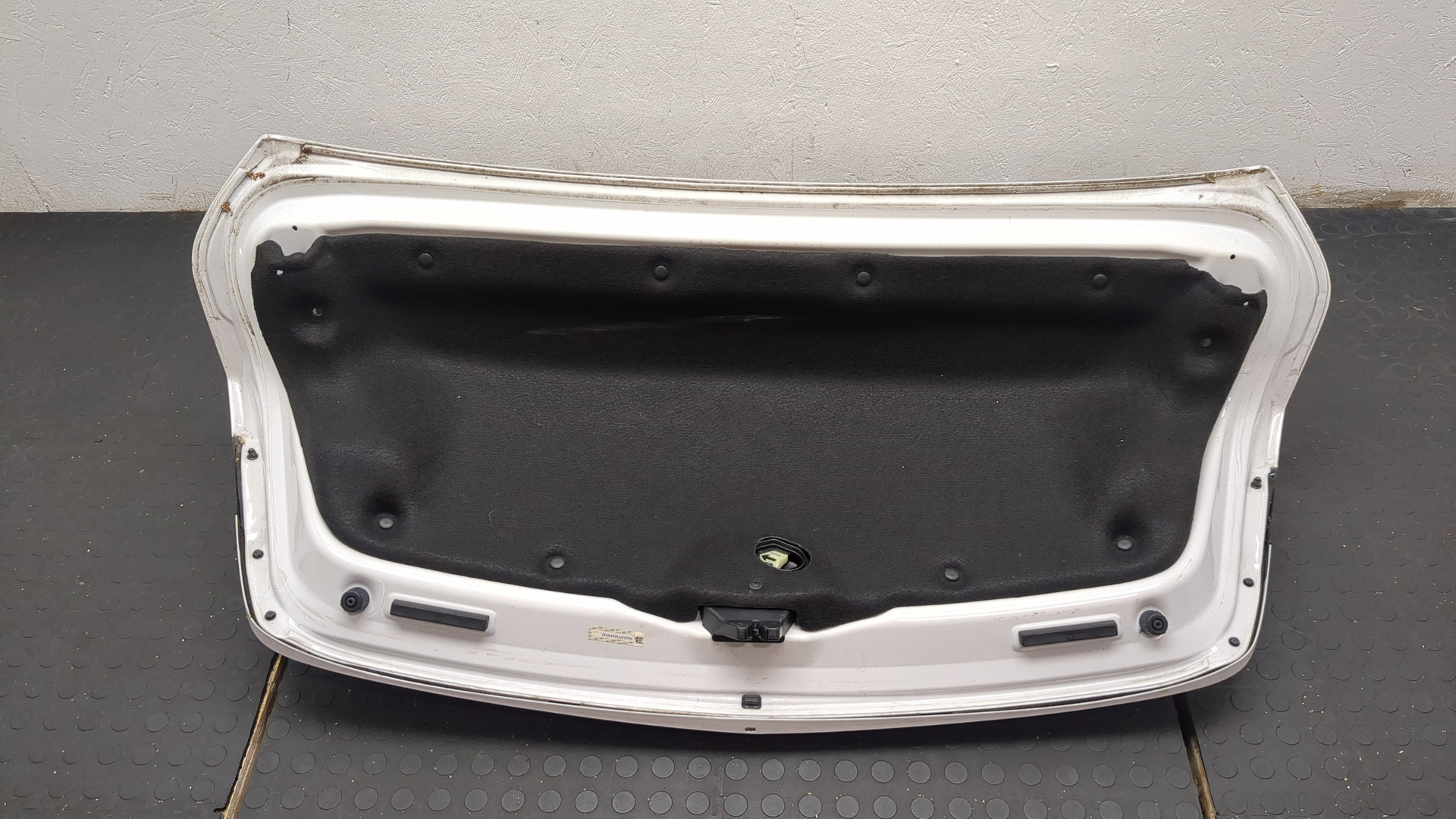 Дверь багажника