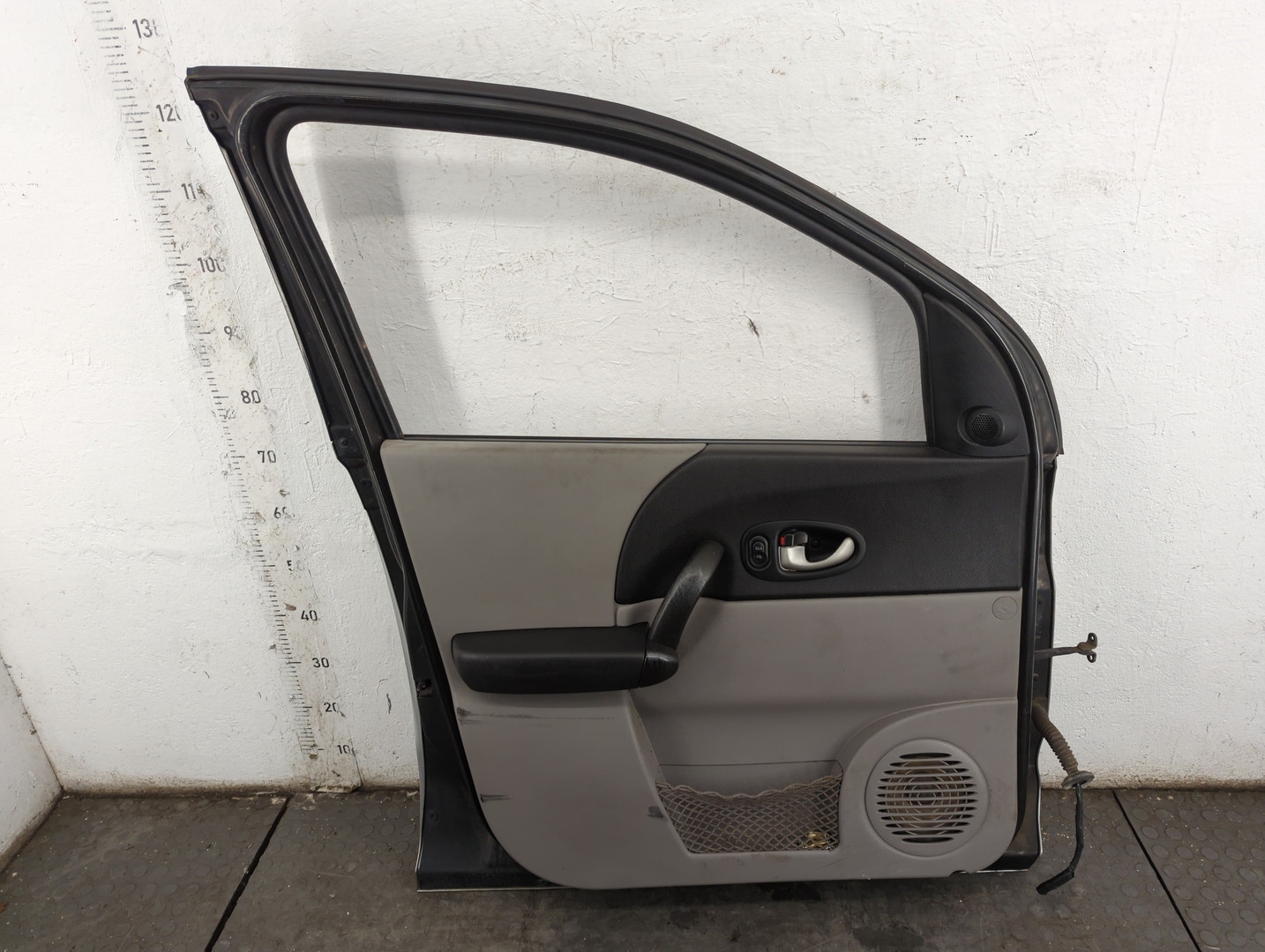 Дверь передняя левая