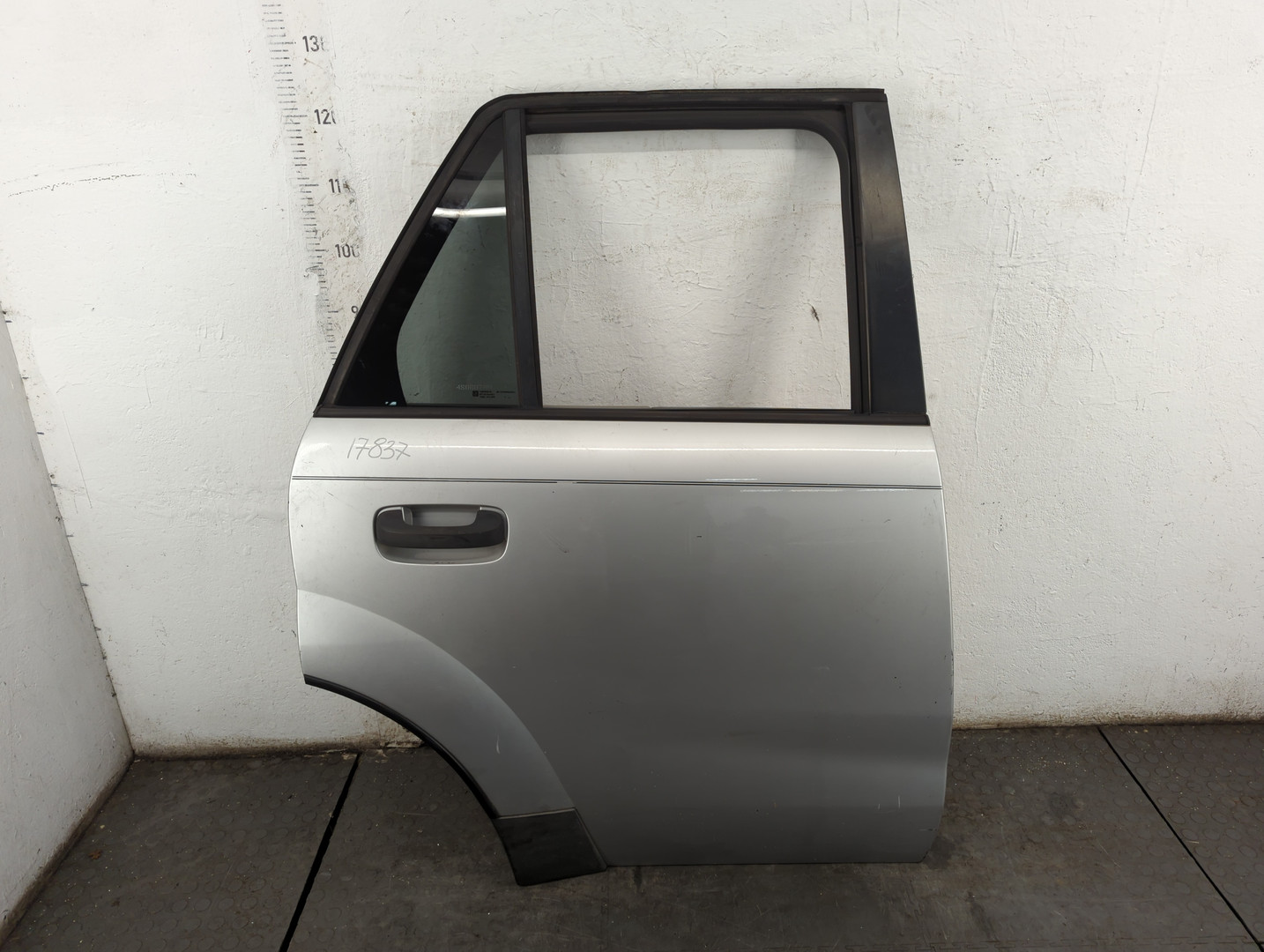 Дверь задняя правая