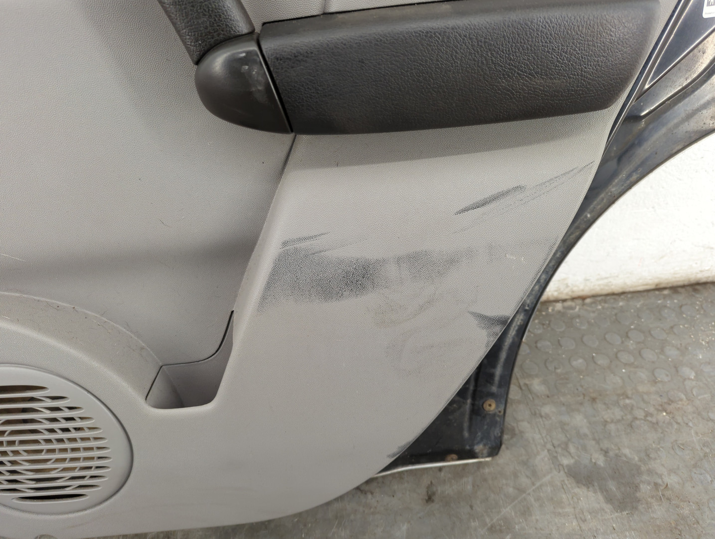 Дверь задняя правая